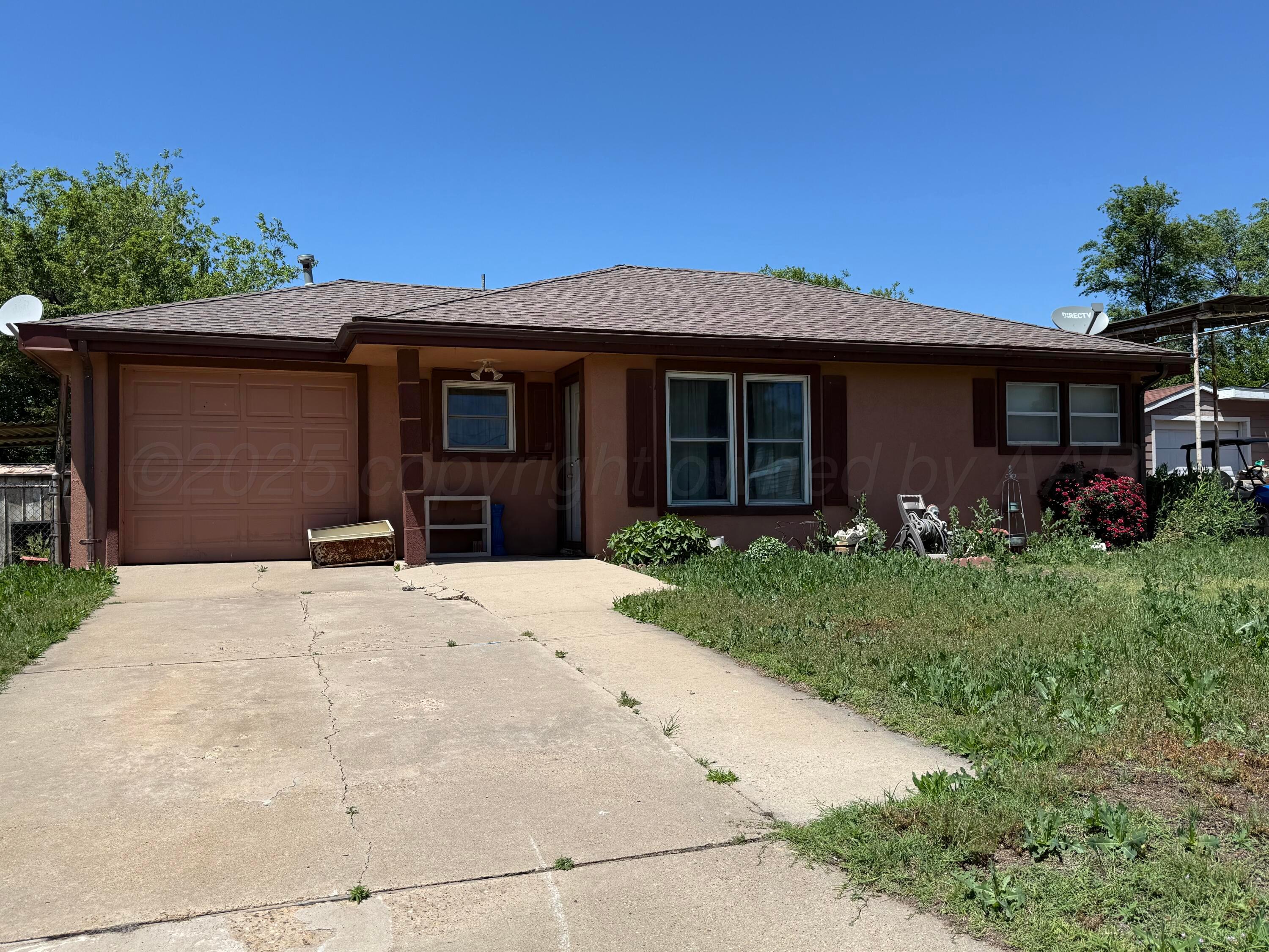 1030 Thrams Street Property Photo 1