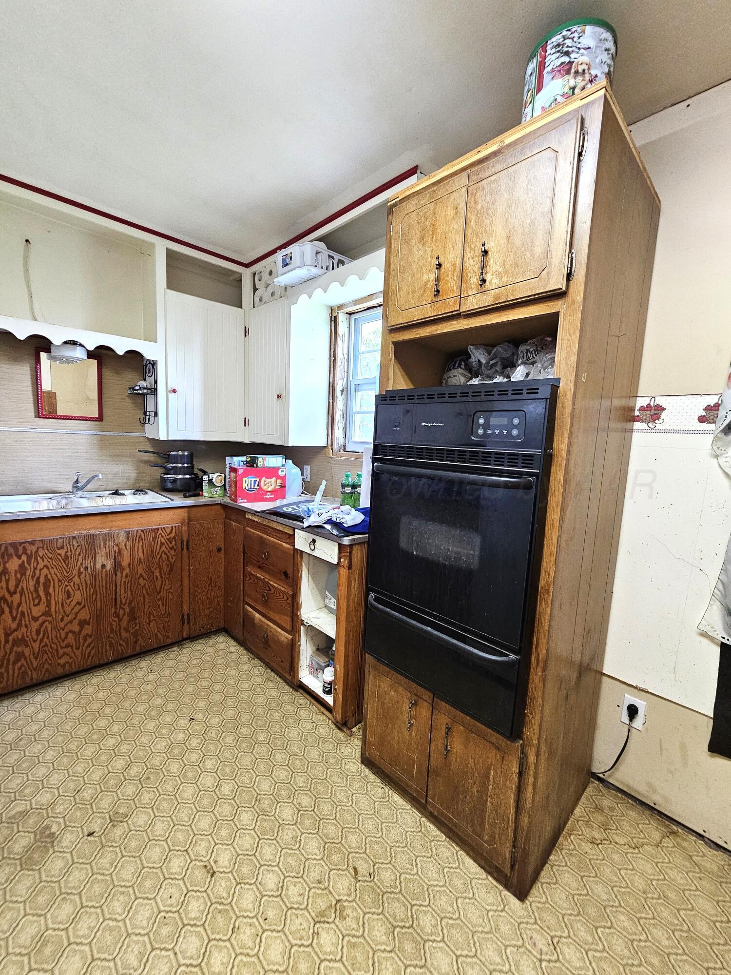 409 Heasley Street Property Photo 7