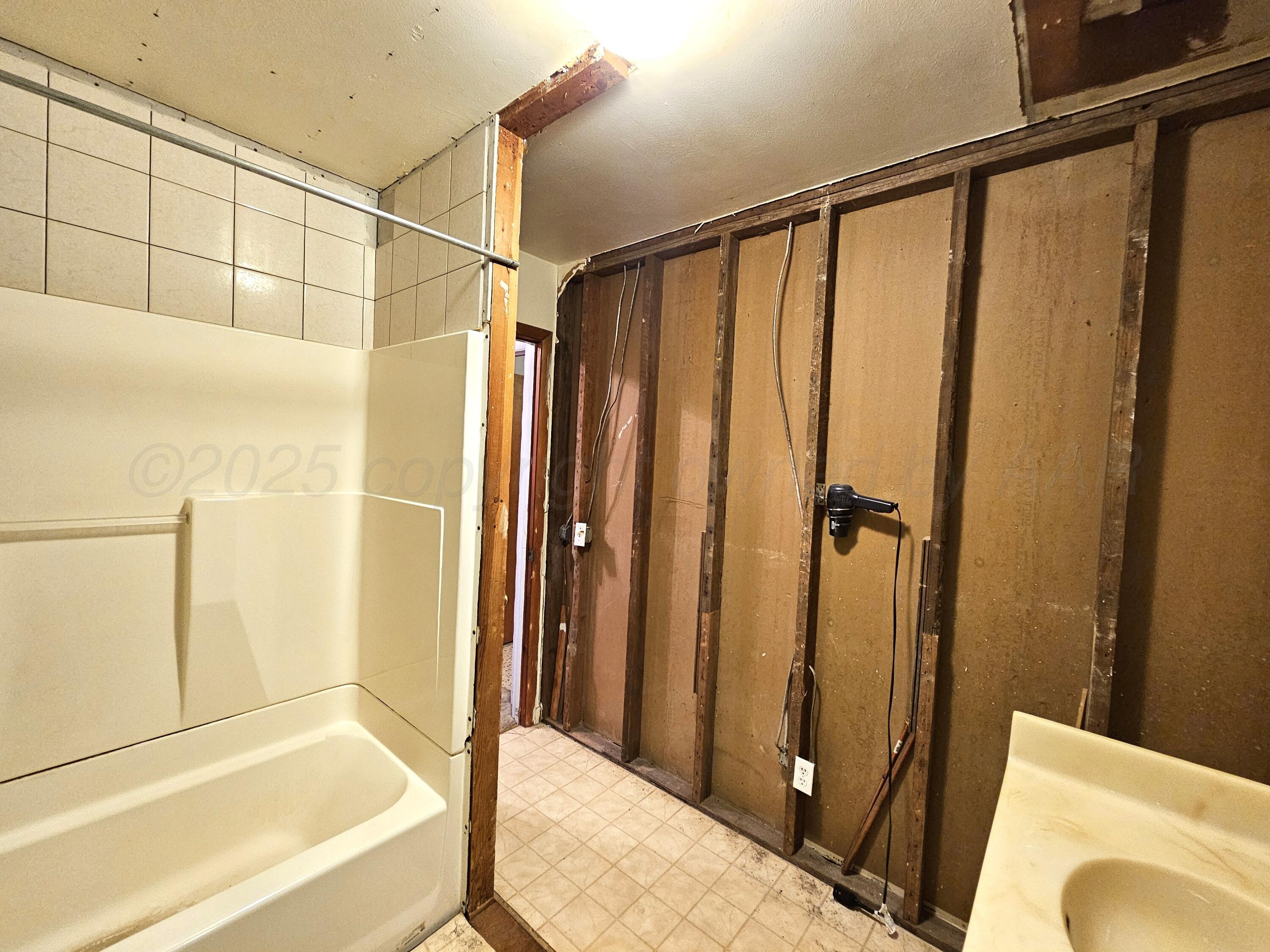409 Heasley Street Property Photo 16
