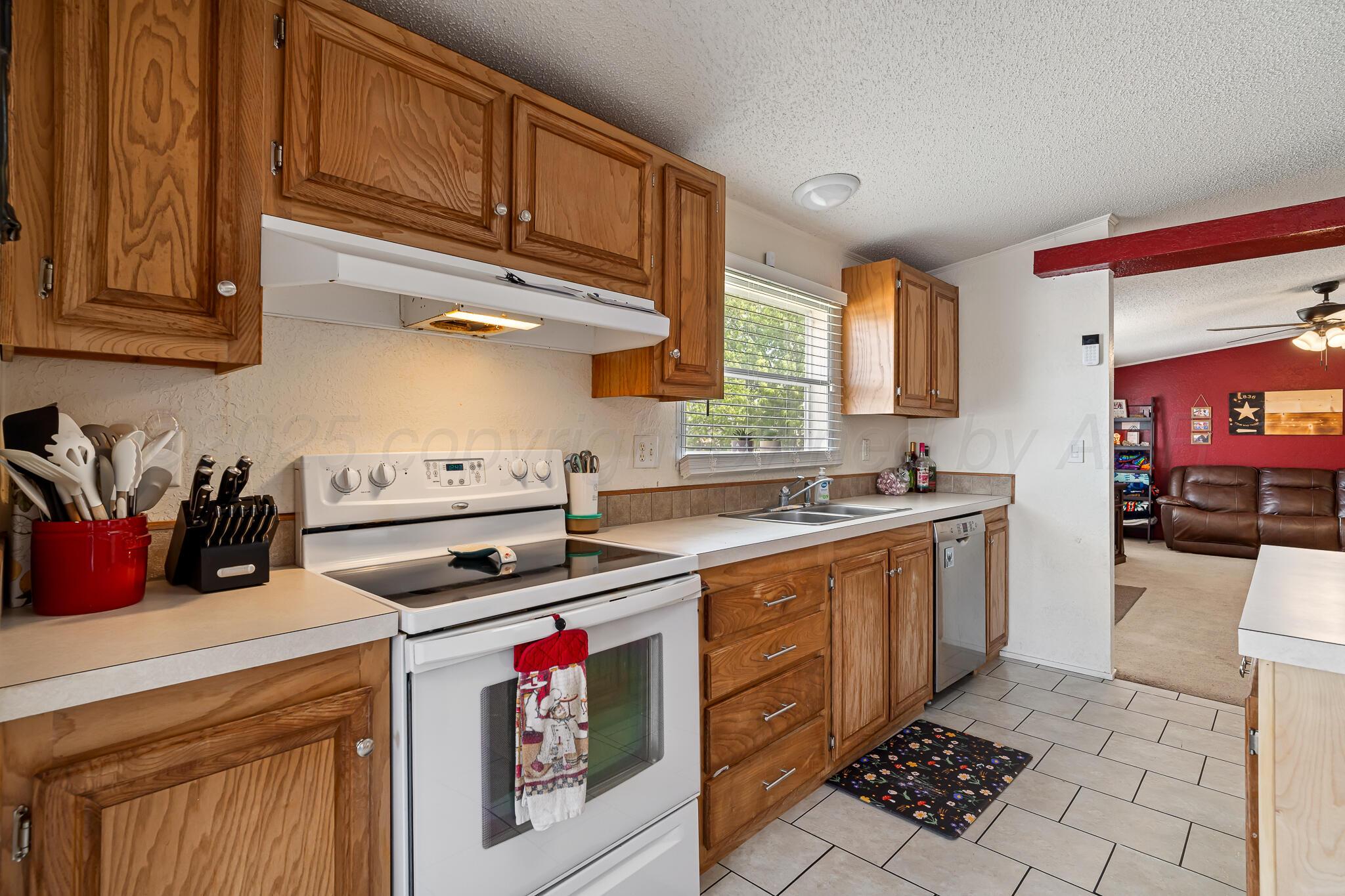 416 Gallardia Street Property Photo 7