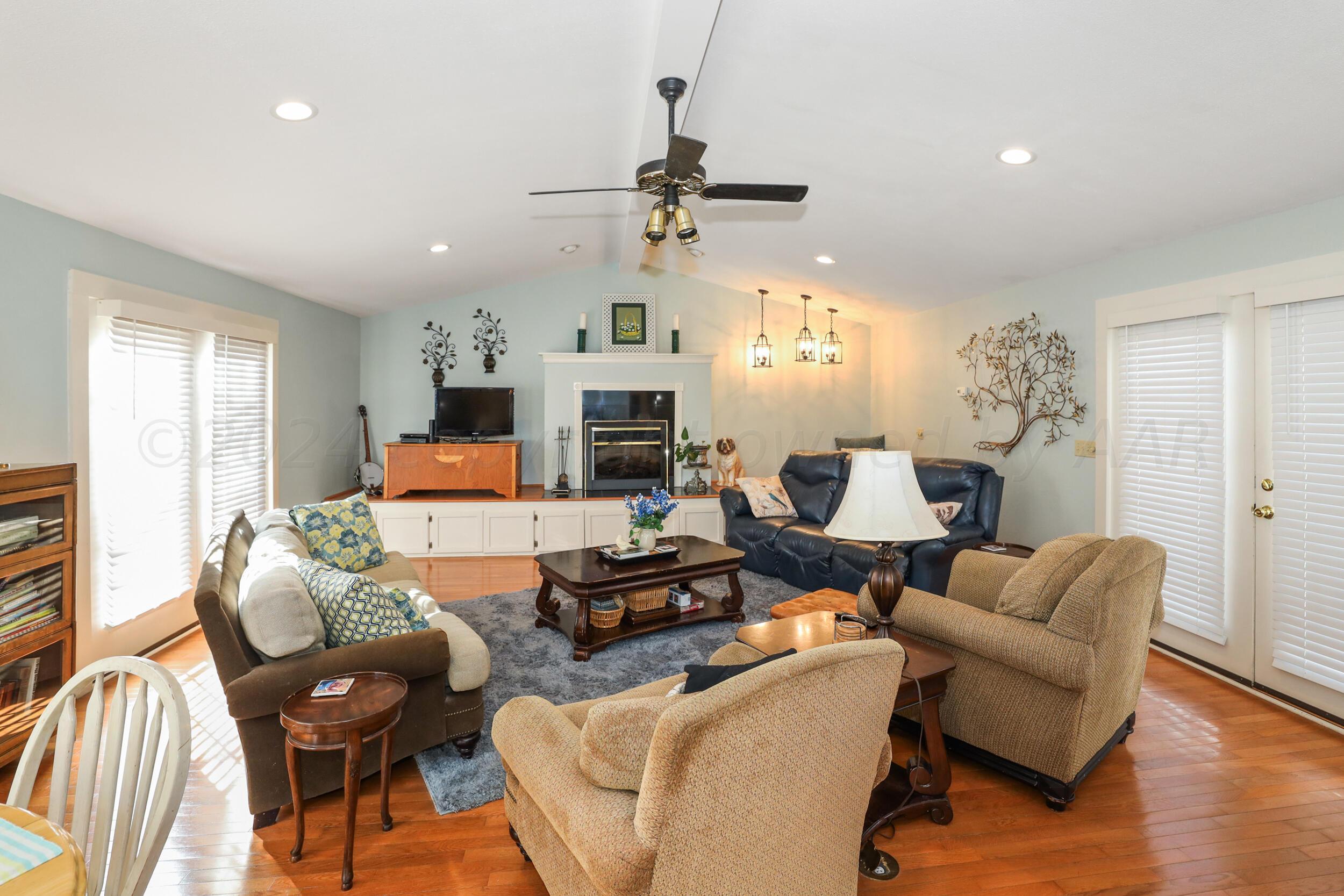1000 5th Avenue Property Photo 1