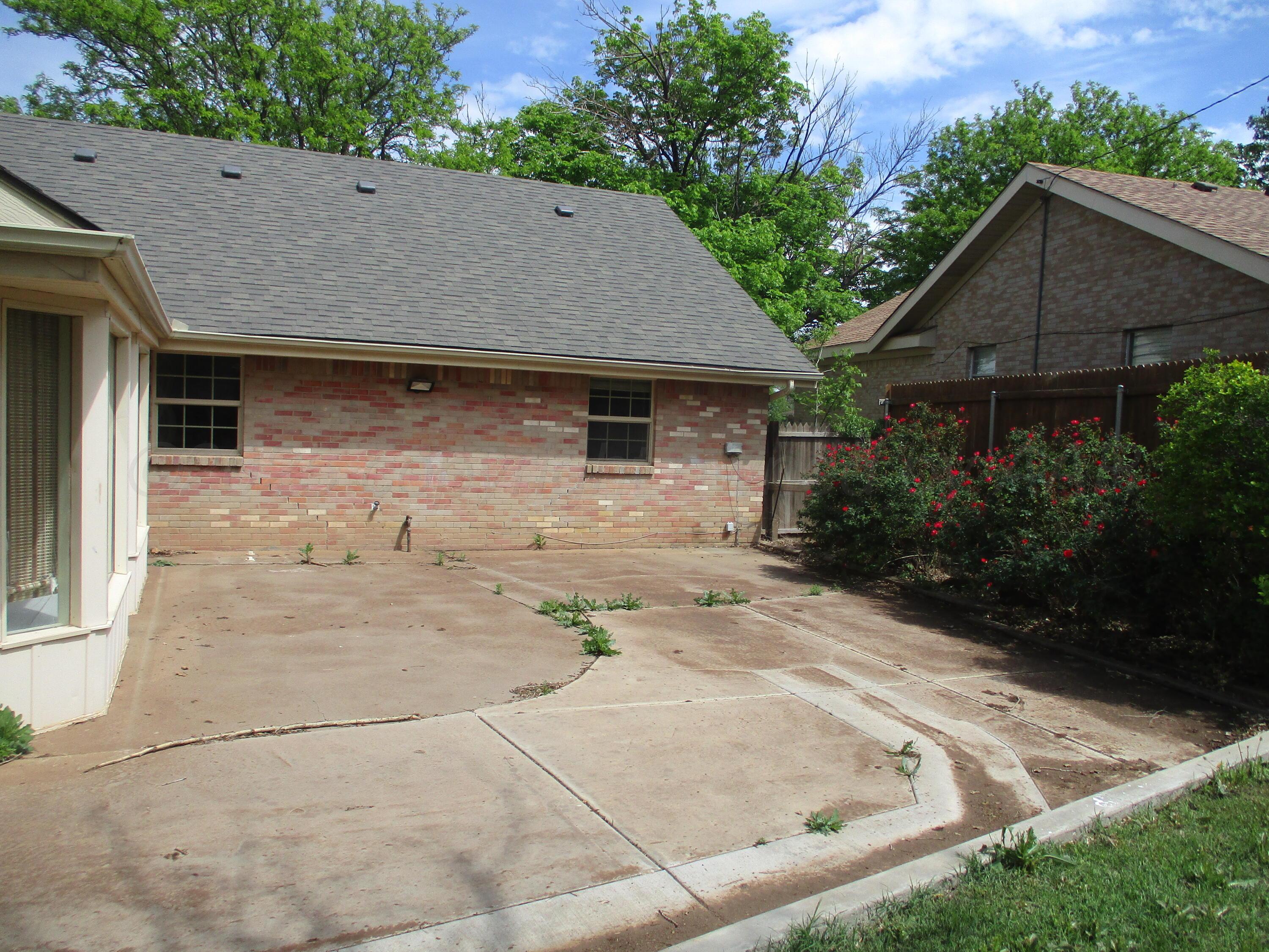 7000 Euclid Street Property Photo 28