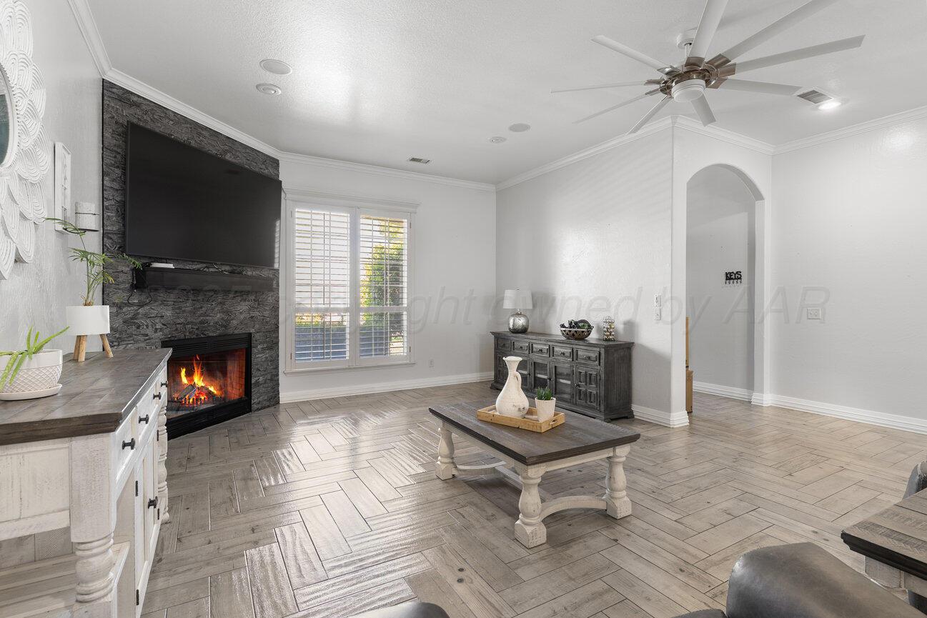 8121 Alexandria Avenue Property Photo 5