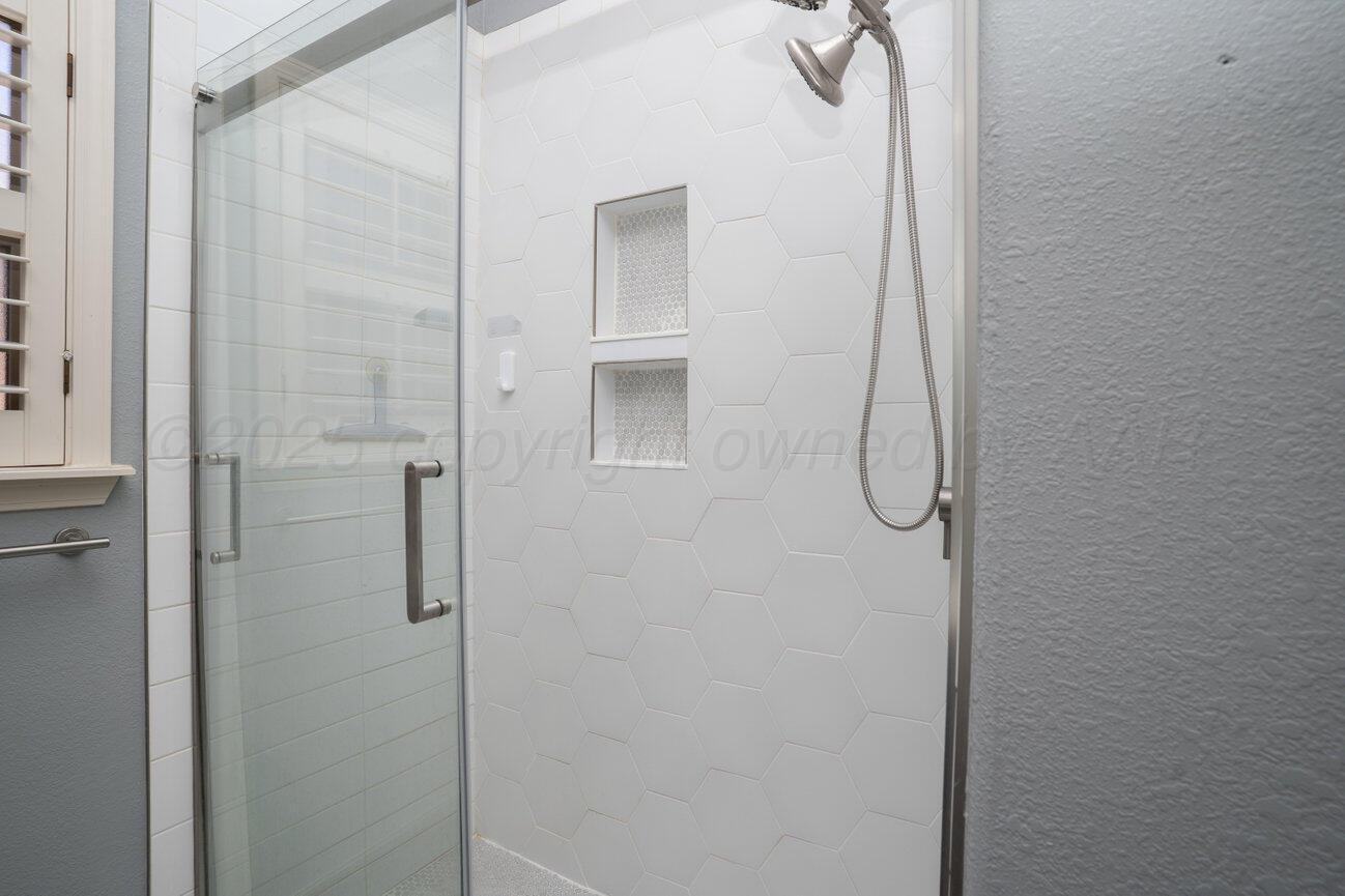 8121 Alexandria Avenue Property Photo 33