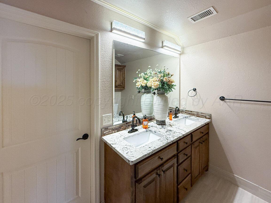 8121 Alexandria Avenue Property Photo 42
