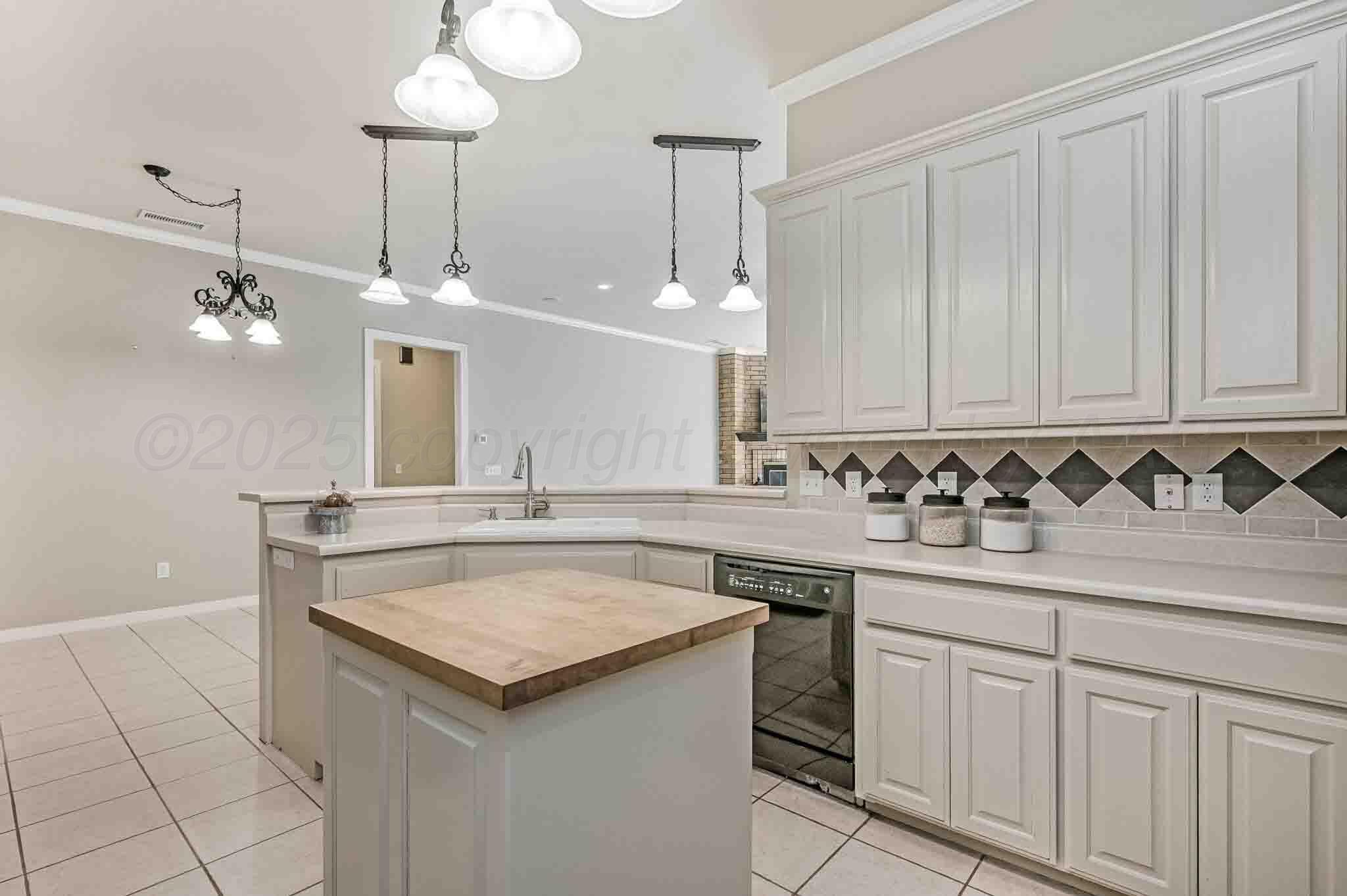 7802 Pineridge Drive Property Photo 7