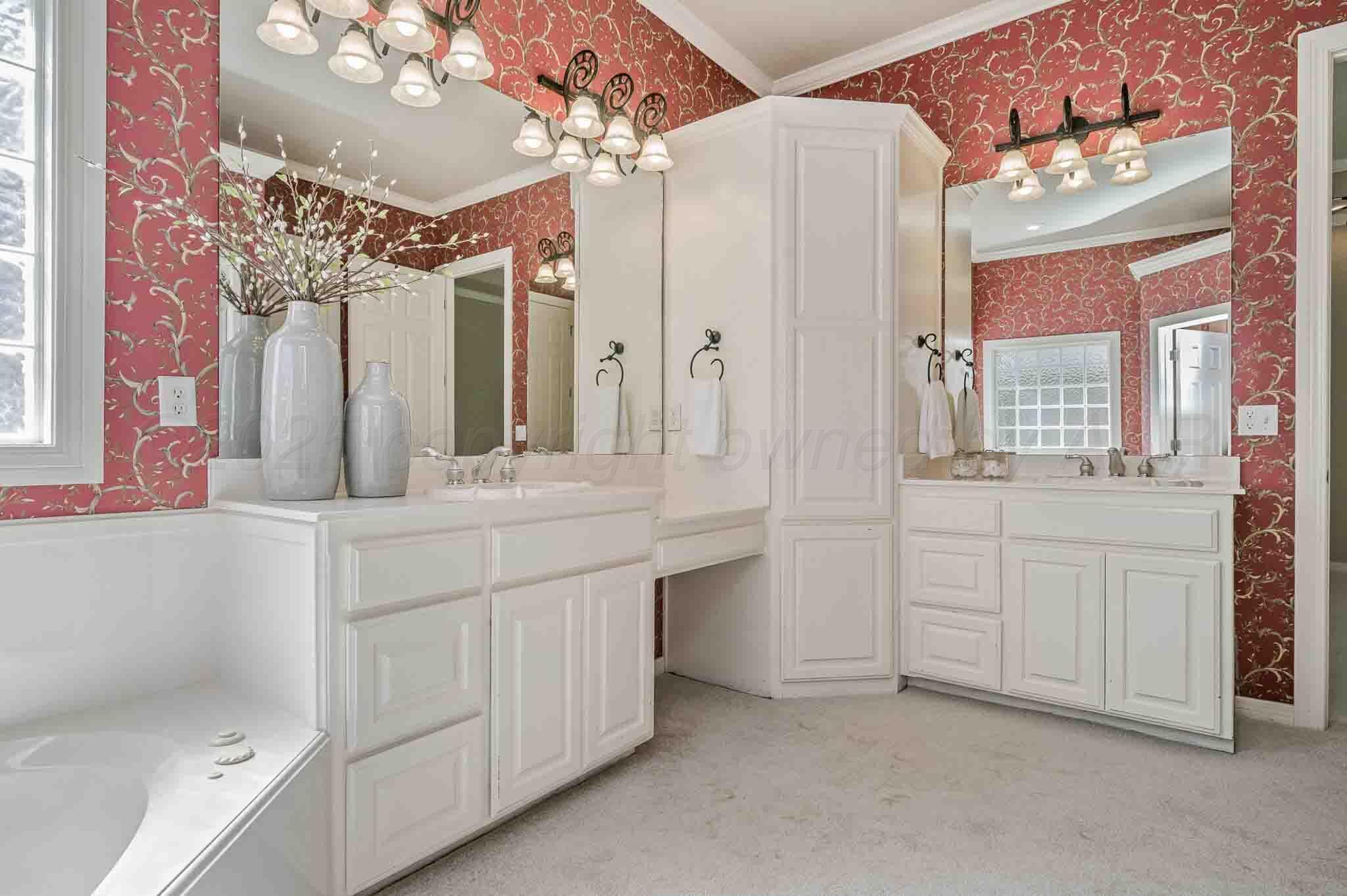 7802 Pineridge Drive Property Photo 13
