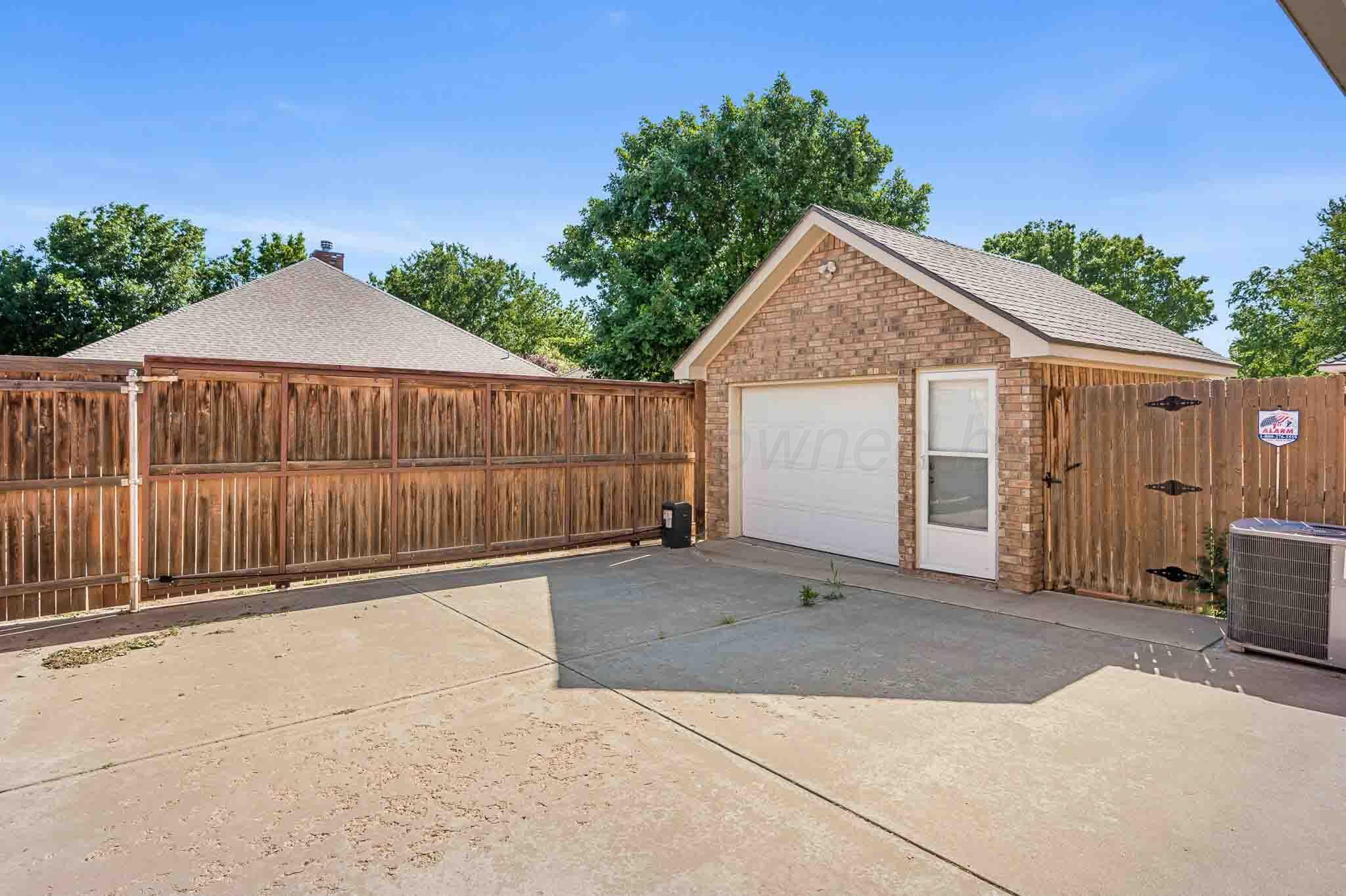 7802 Pineridge Drive Property Photo 23