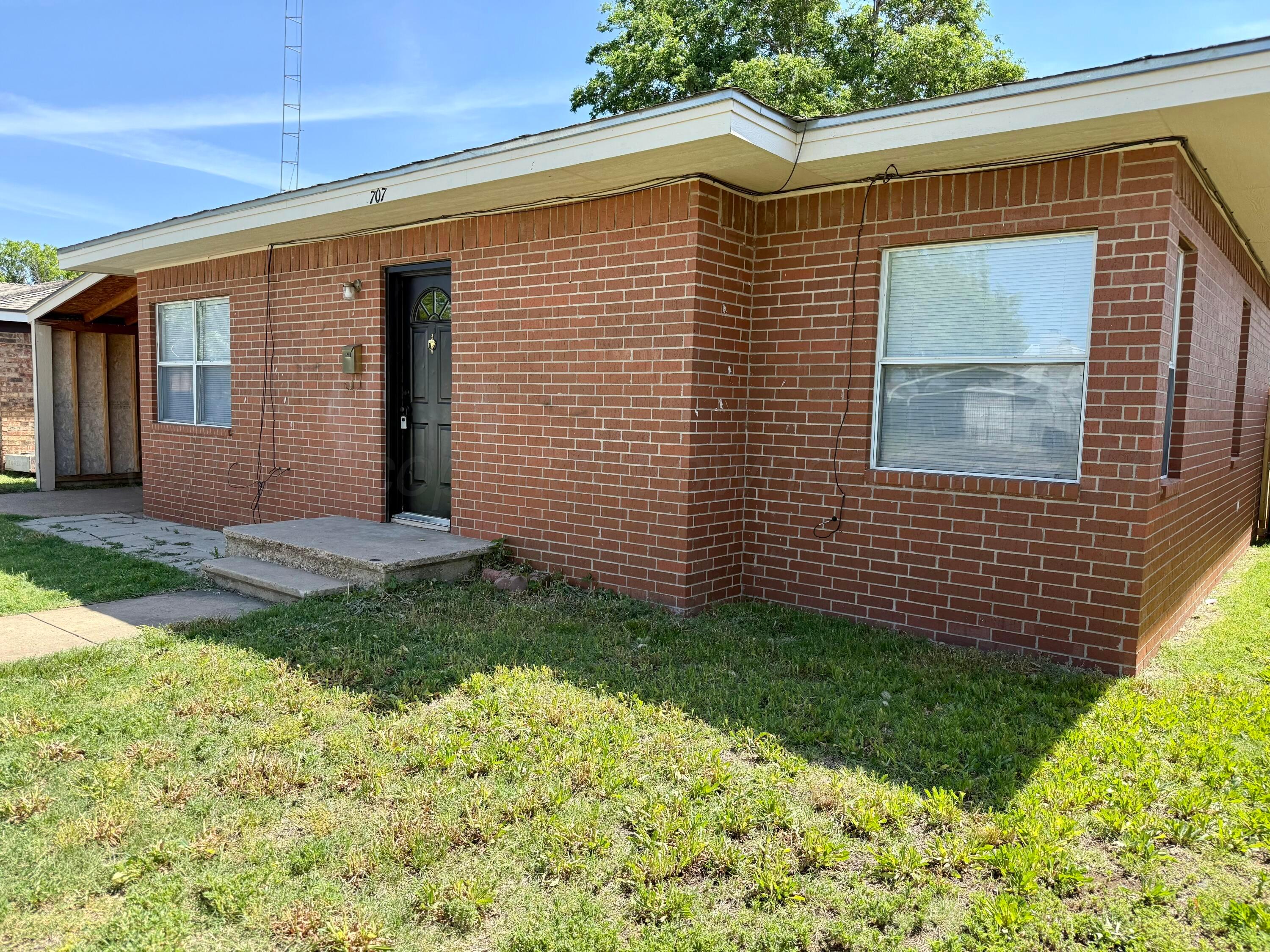707 Avenue Q Property Photo 1