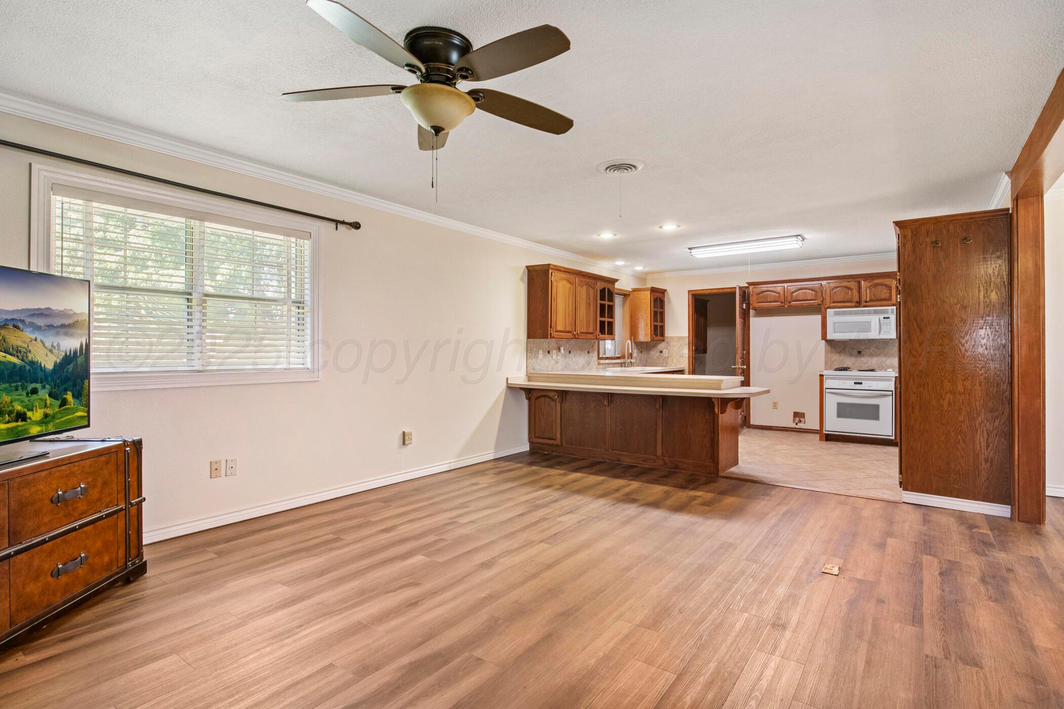 624 Nara Visa Ln Property Photo 5