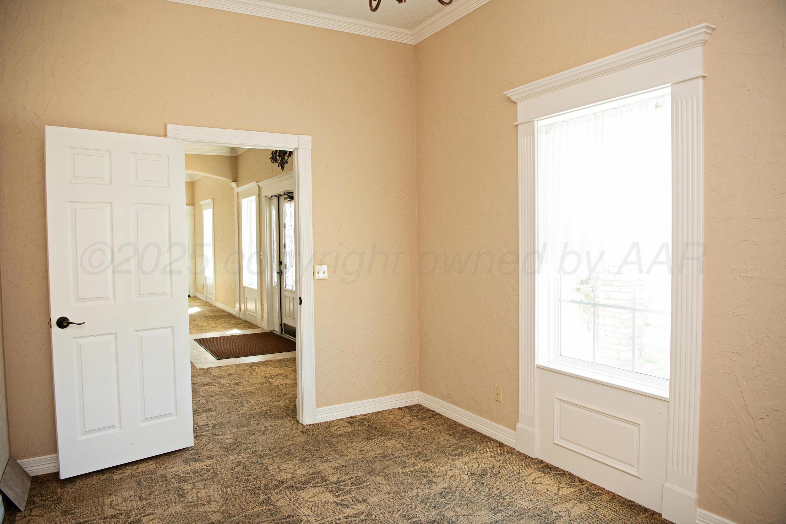 411 E 6th Street Property Photo 16