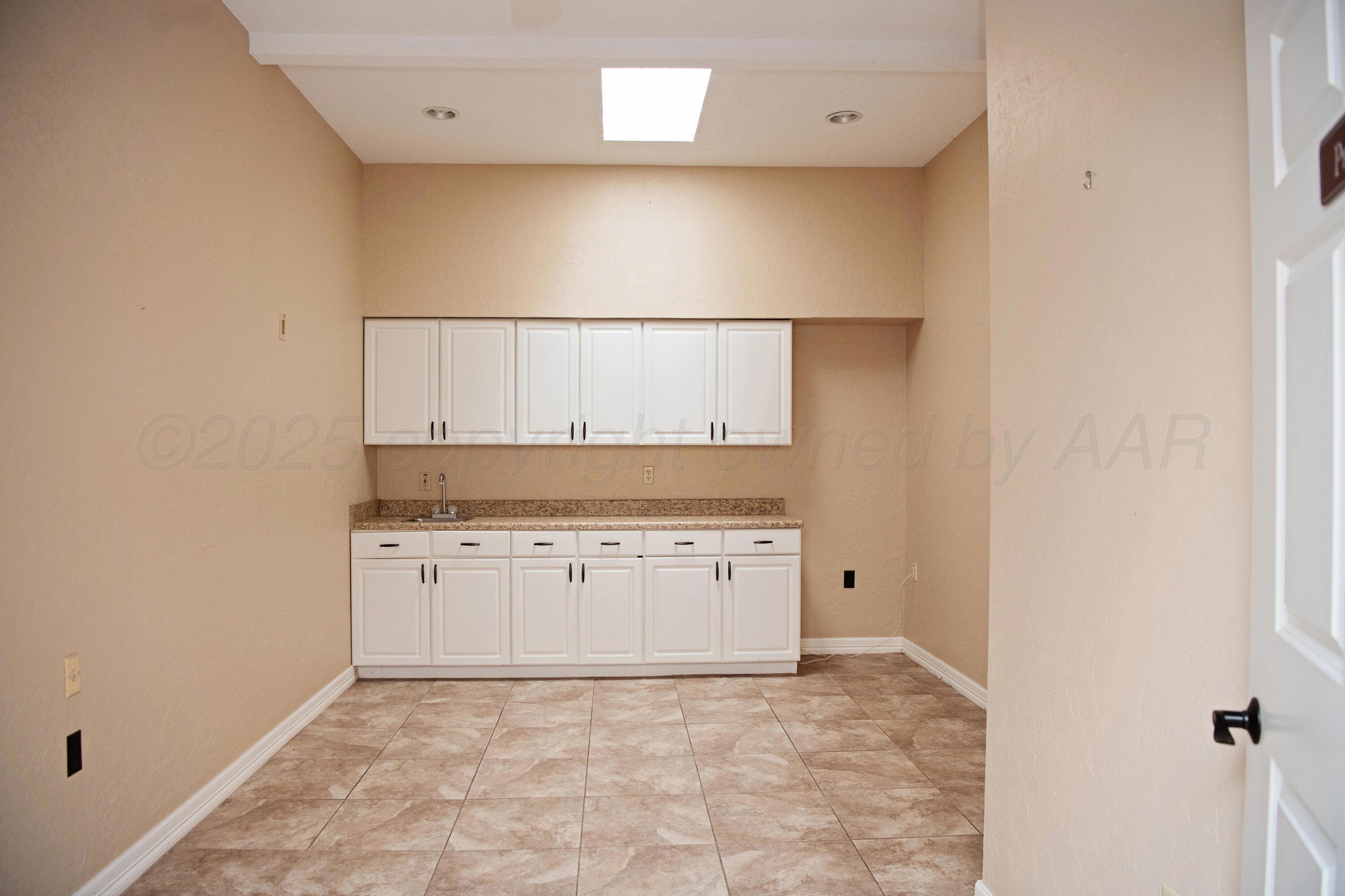 411 E 6th Street Property Photo 27