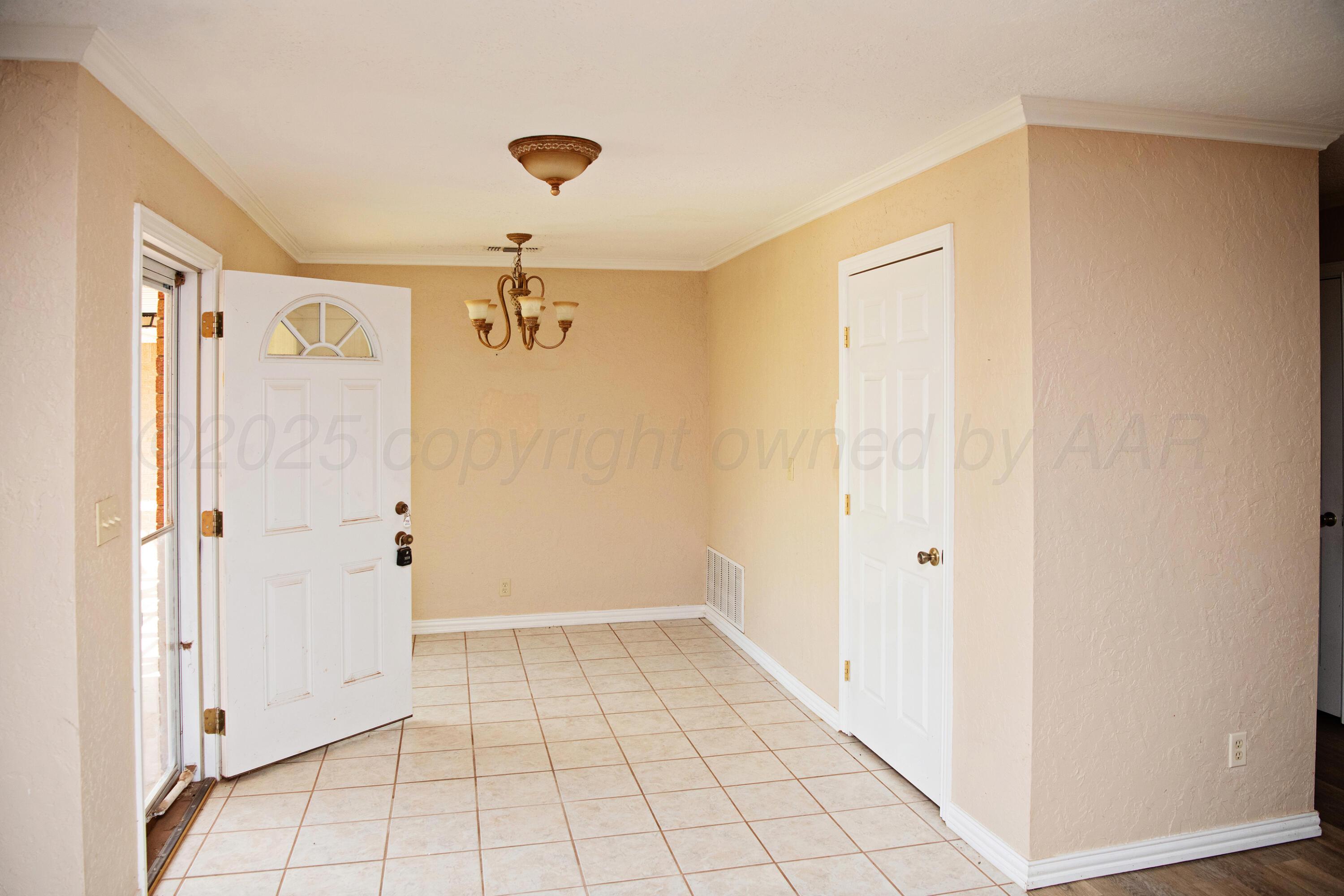 411 E 6th Street Property Photo 43