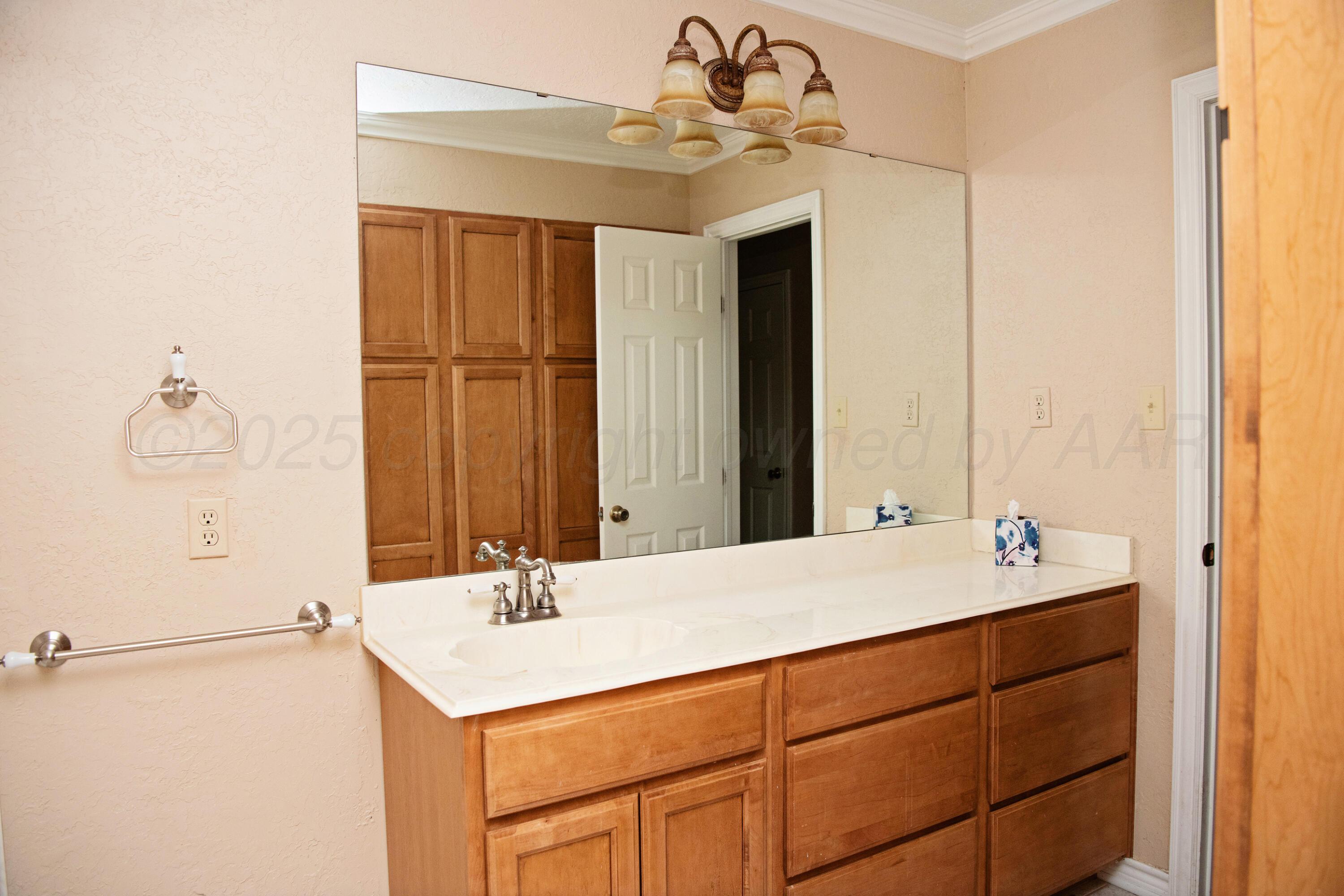 411 E 6th Street Property Photo 52