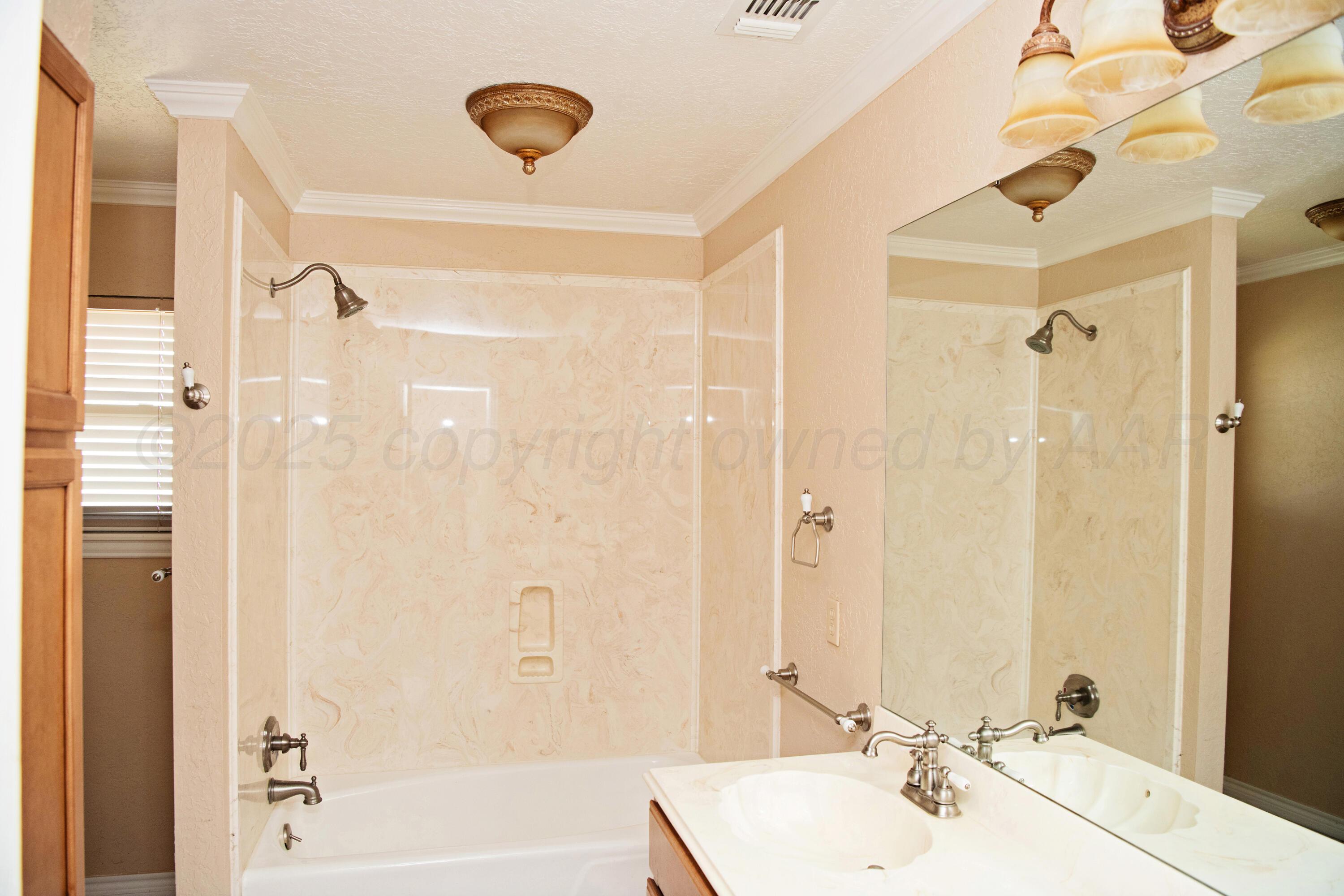 411 E 6th Street Property Photo 53