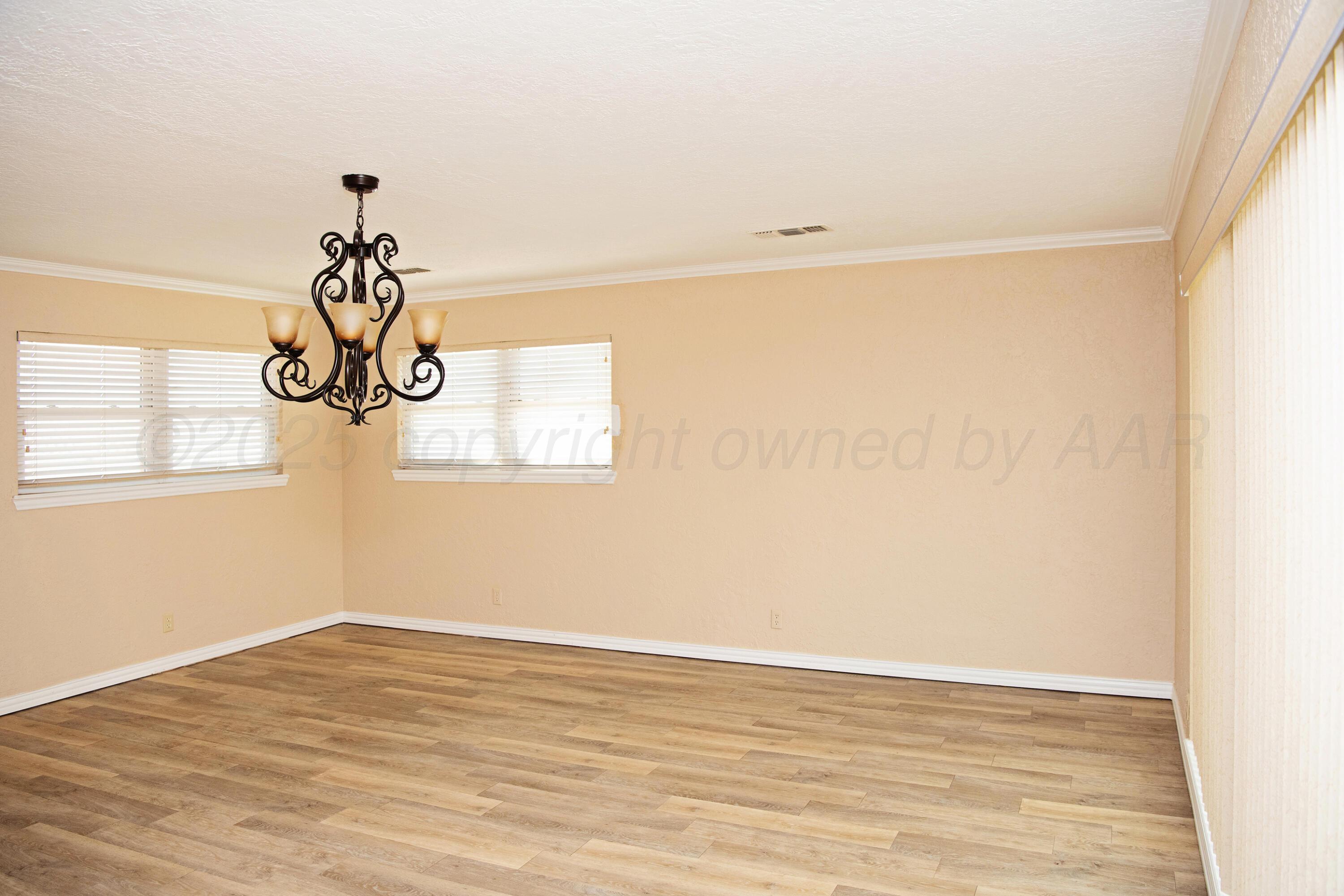 411 E 6th Street Property Photo 10