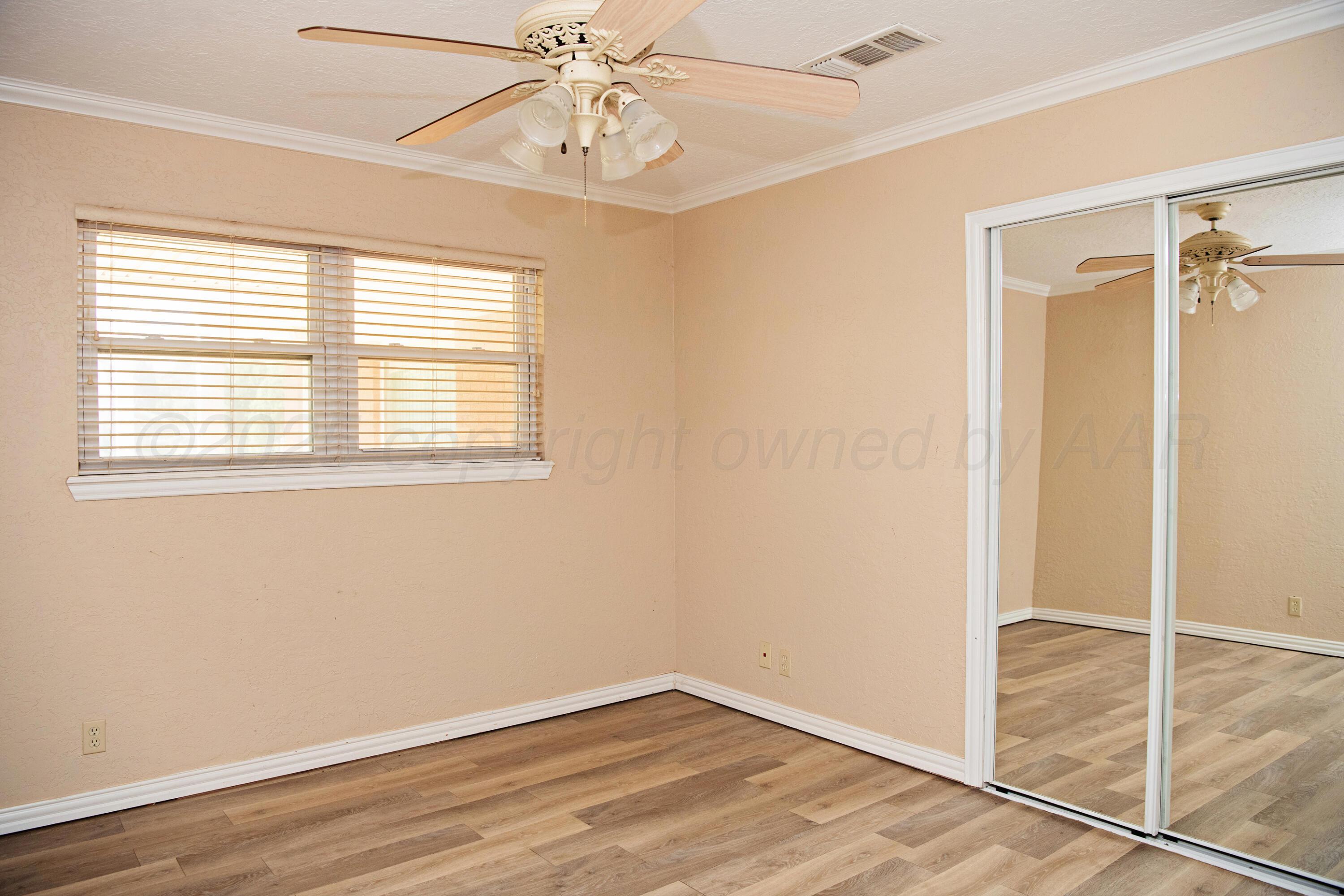 411 E 6th Street Property Photo 11