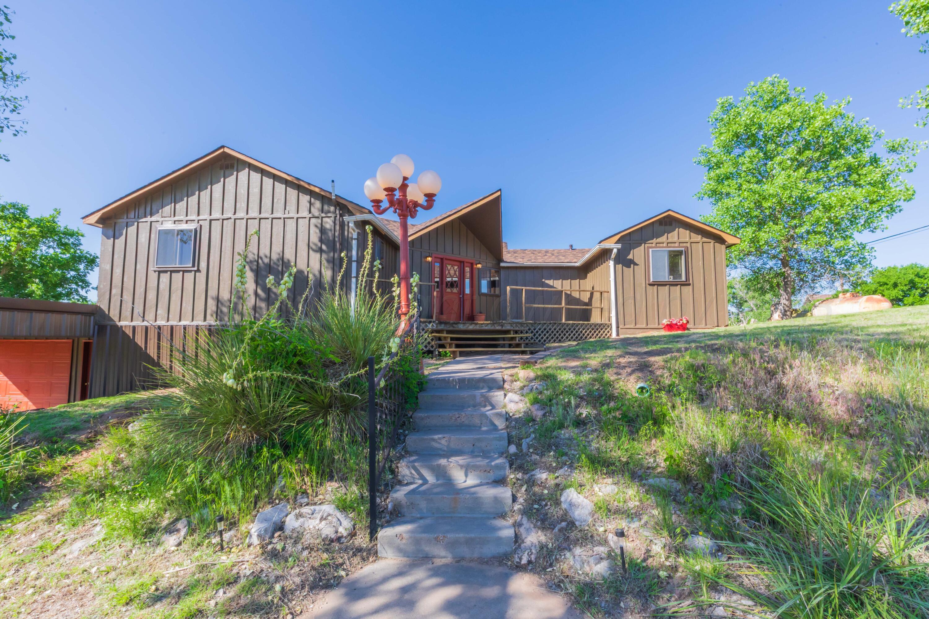 233 Doucette Dr Property Photo 1