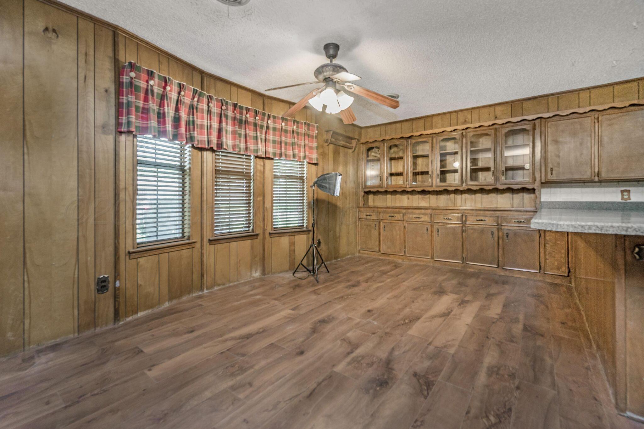 7606 Canode Drive Property Photo 6