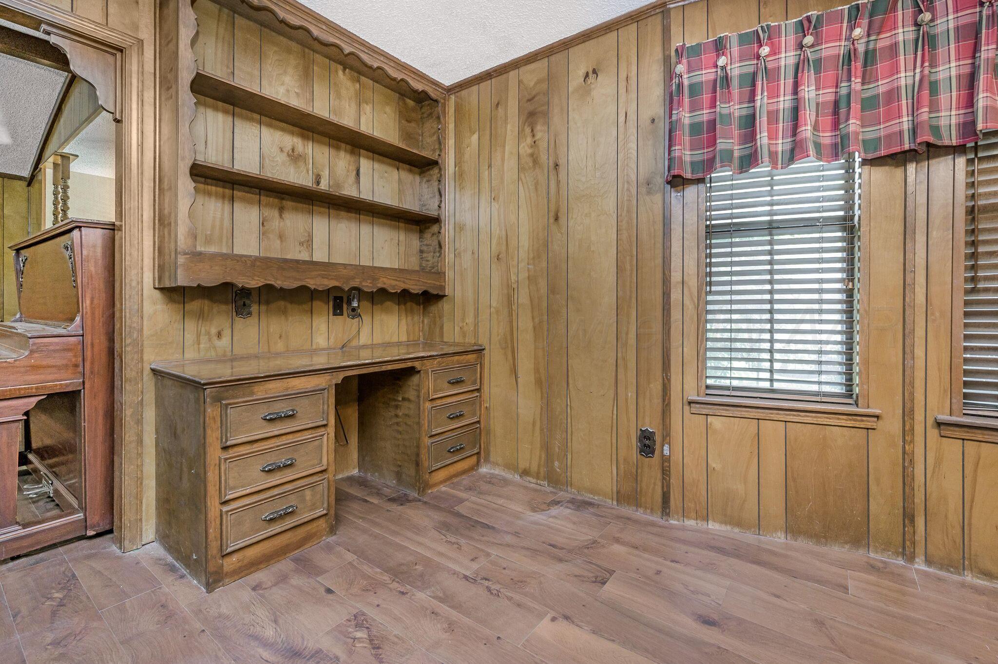 7606 Canode Drive Property Photo 7
