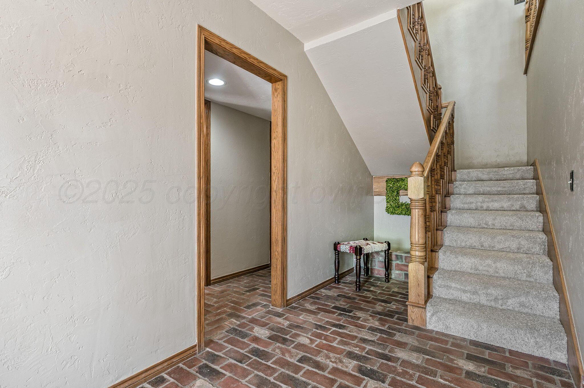 100 Cedar Property Photo 17