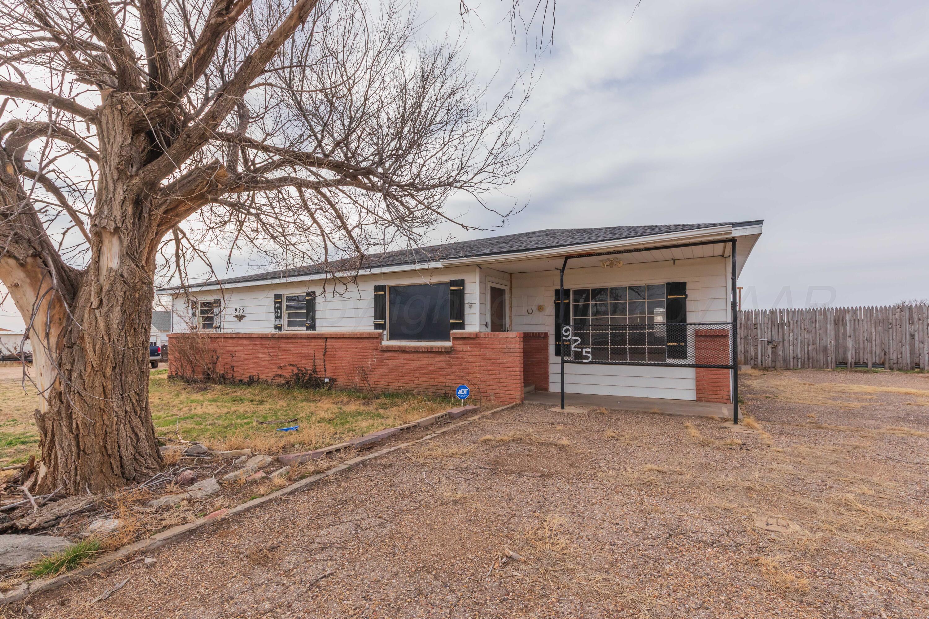 925 W Colorado Avenue Property Photo 1