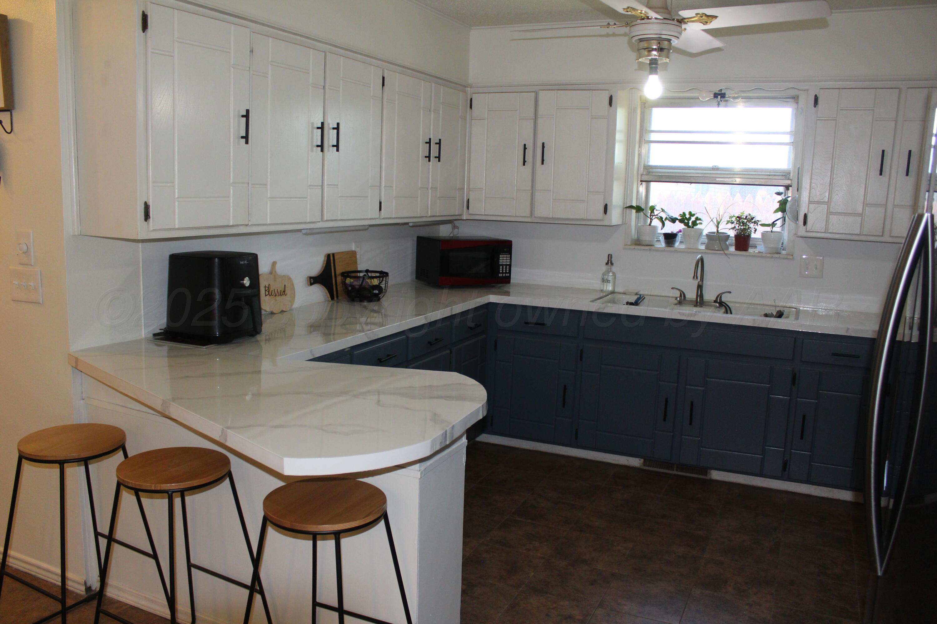 306 Douglas Street Property Photo 12