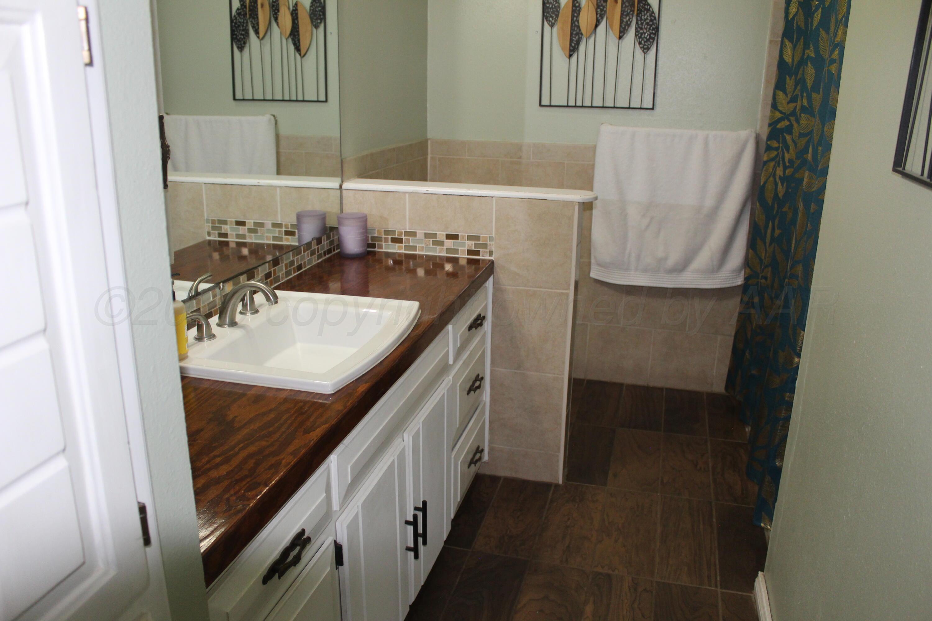306 Douglas Street Property Photo 14