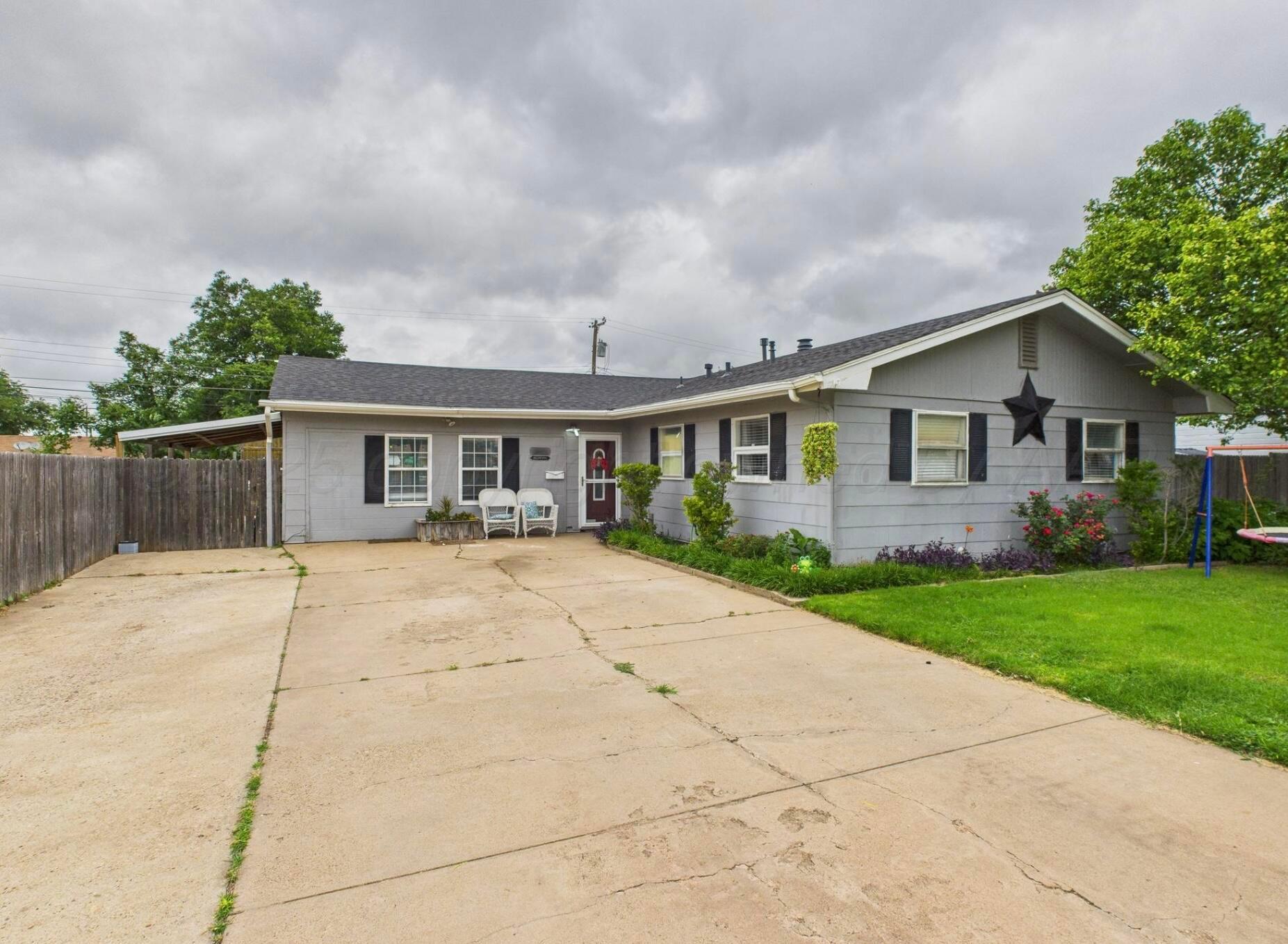 1136 W Cinderella Drive Property Photo 1
