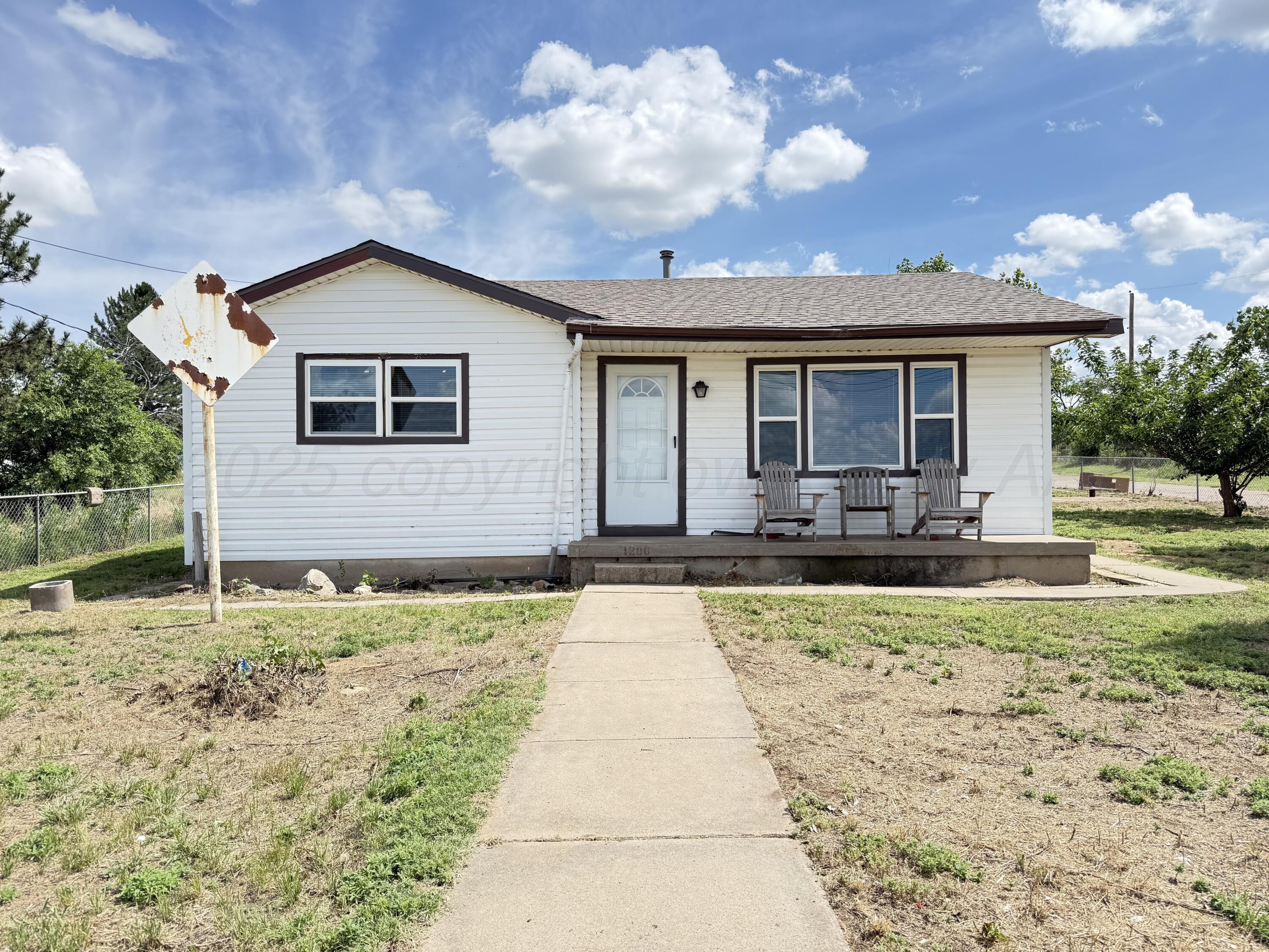 1200 E Saint Francis Avenue Property Photo 1
