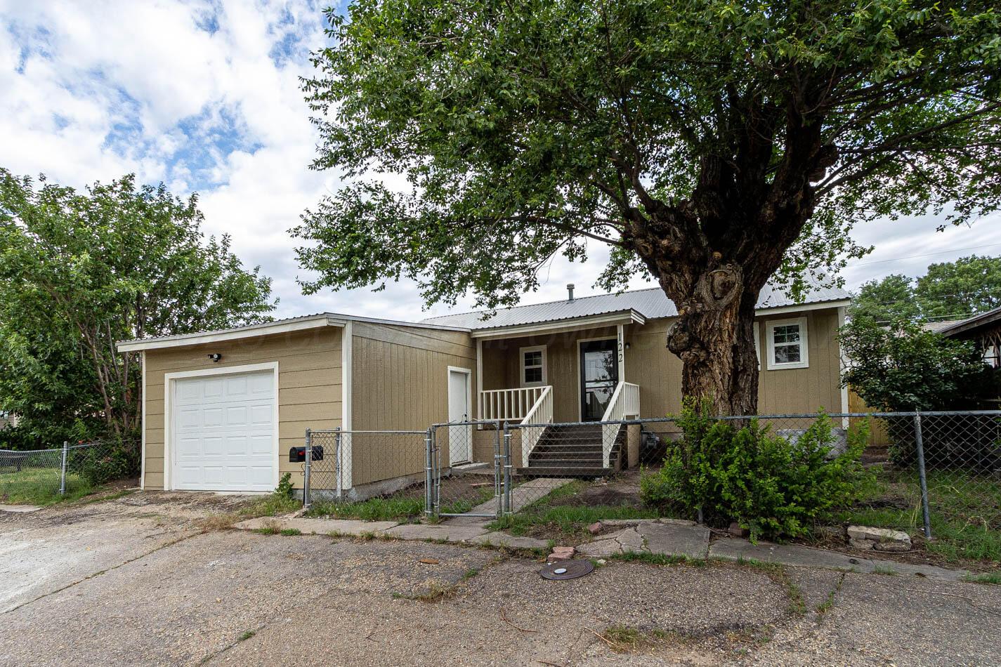 122 Maple Street Property Photo