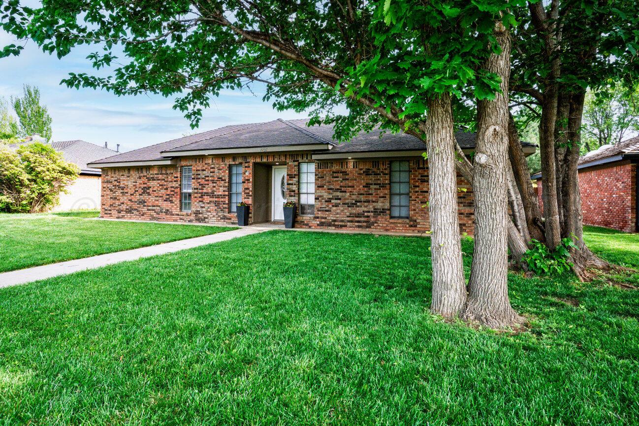 7237 Bayswater Road Property Photo 1