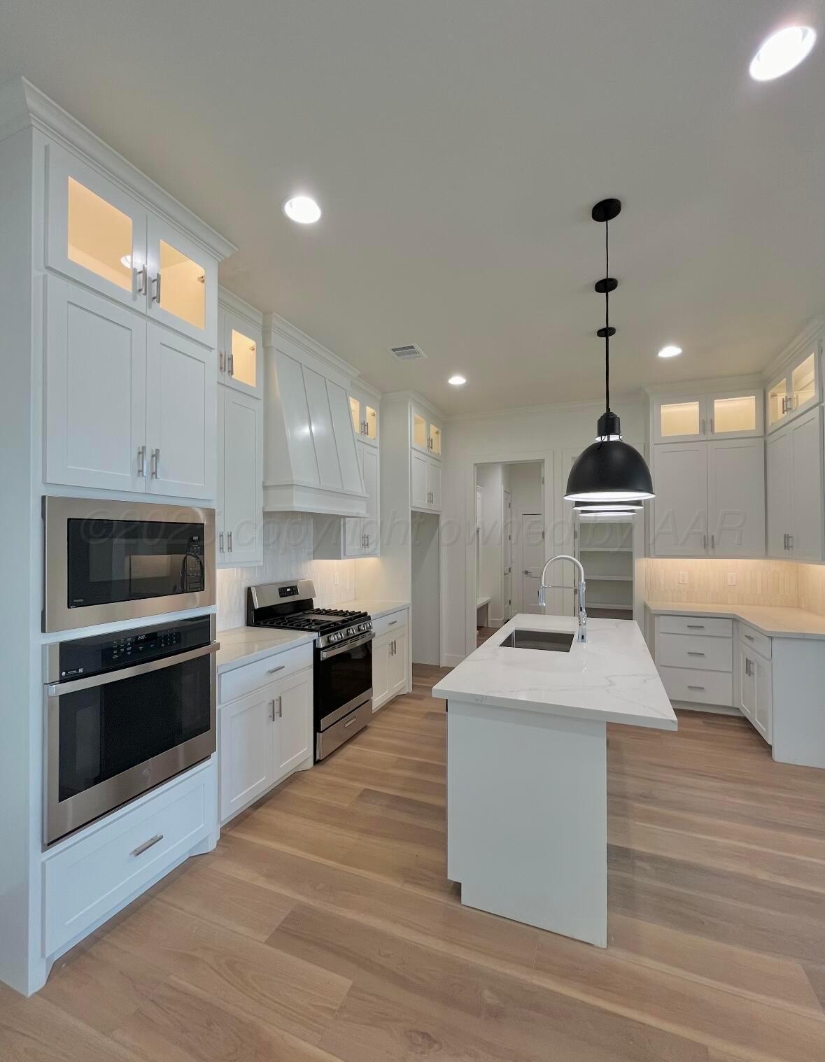 18451 Colt Street Property Photo 5