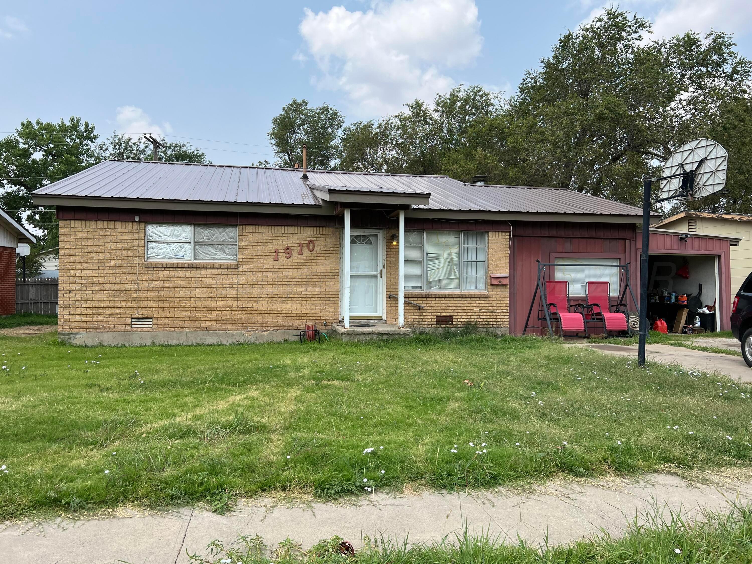 1910 Drake Drive Property Photo