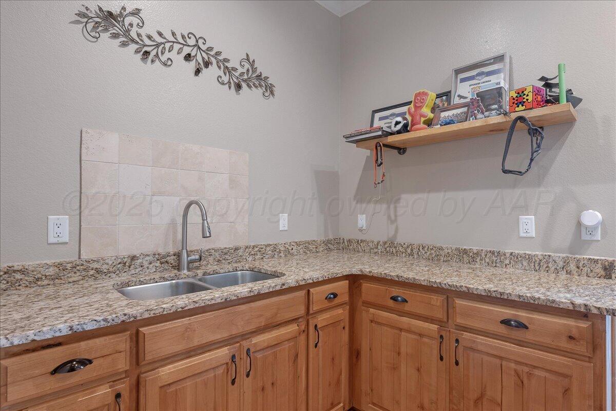 1000 Canyon Parkway Property Photo 23