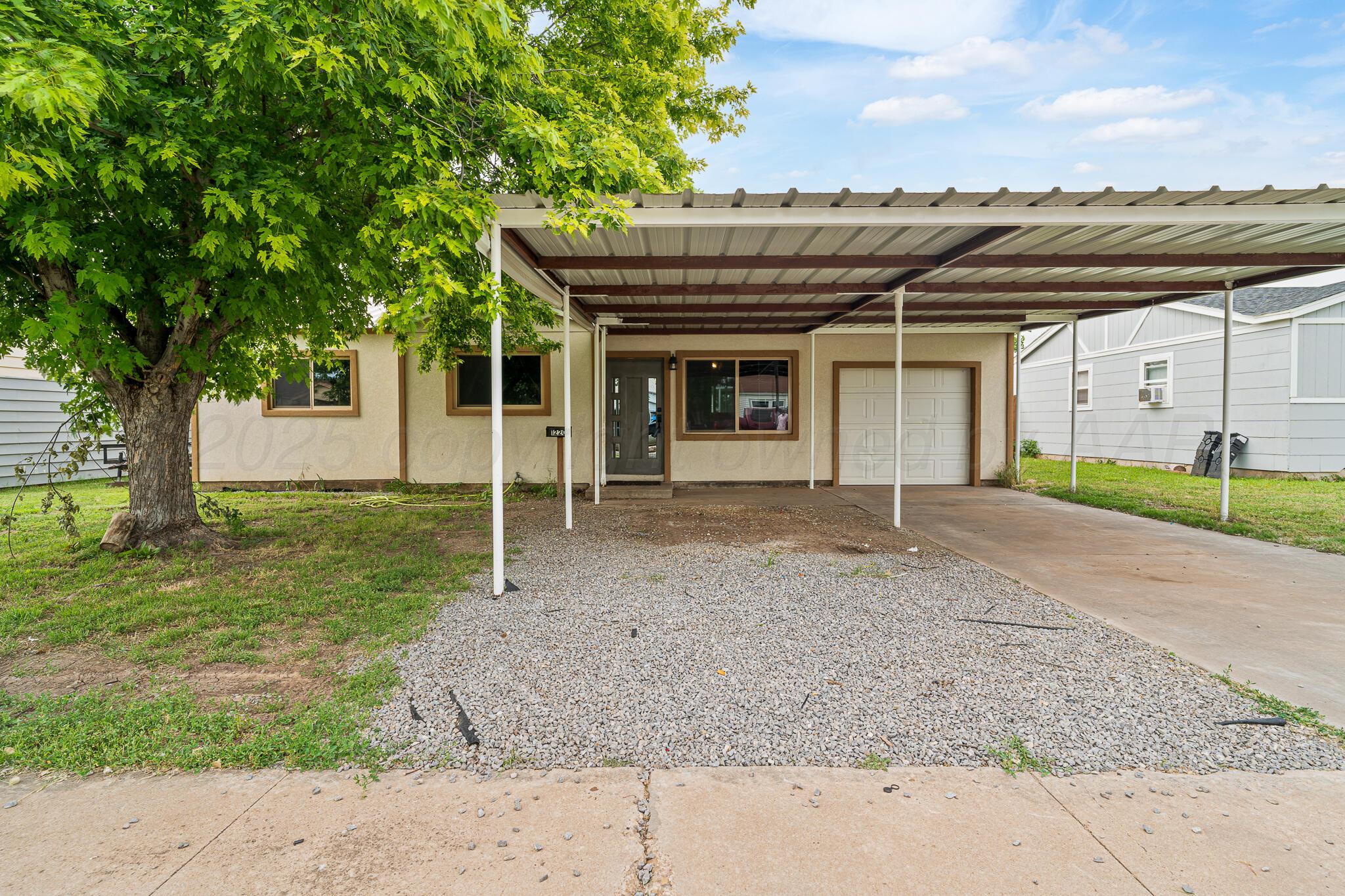1220 E Darby Avenue Property Photo 1
