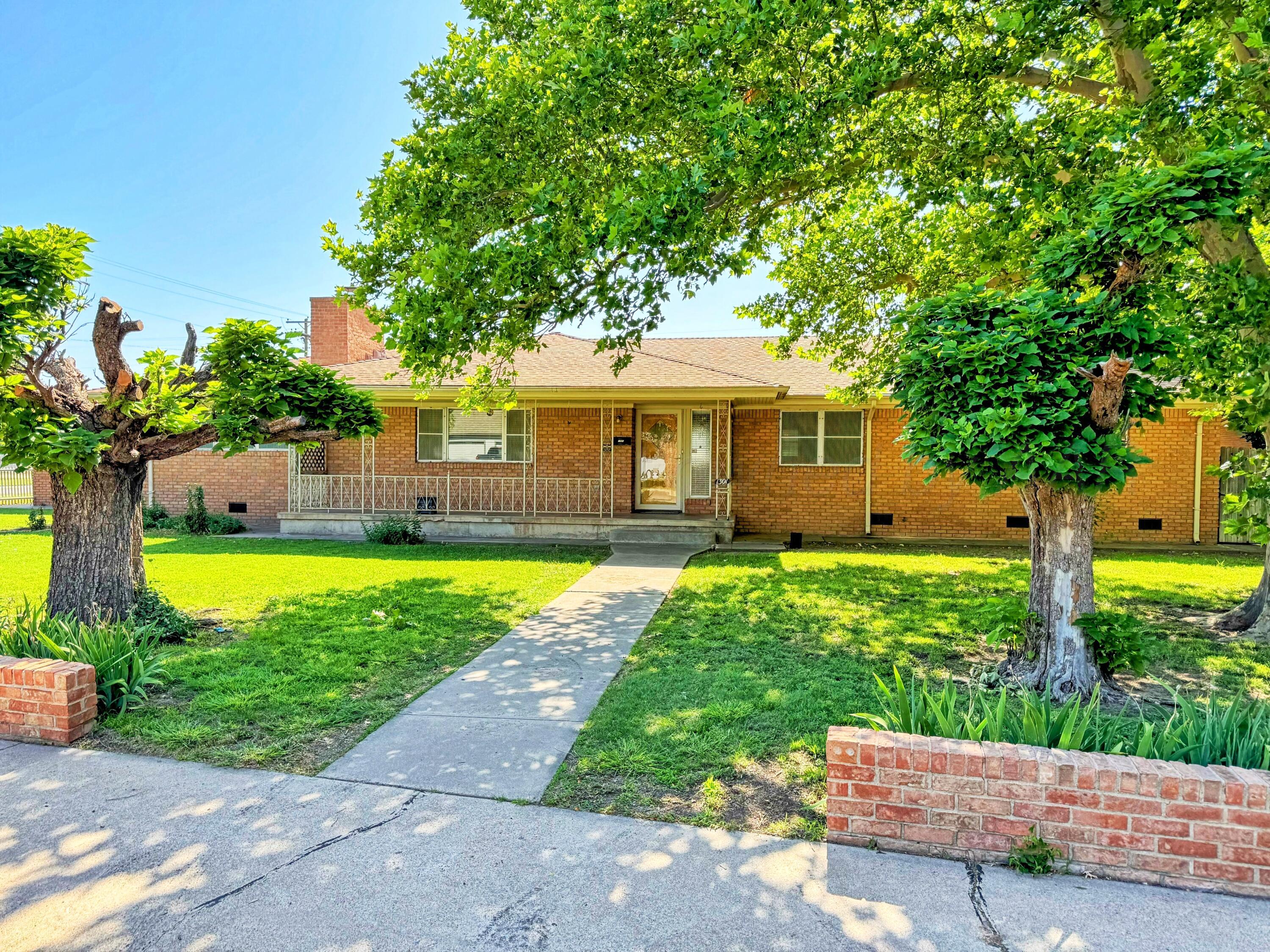 1301 S Fordham Street Property Photo 1