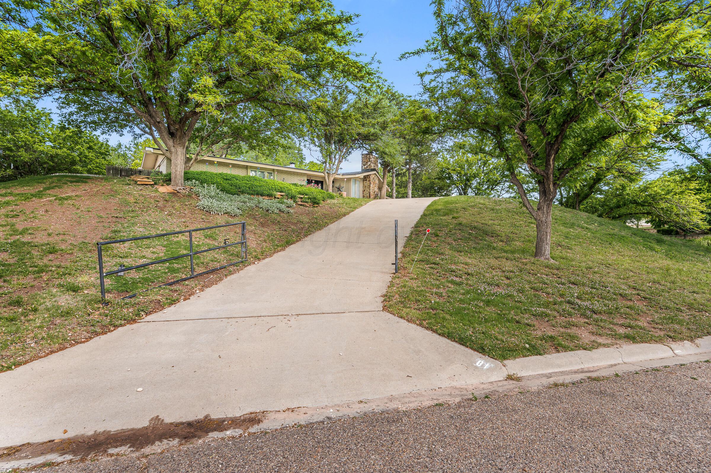 81 Country Club Drive Property Photo 3