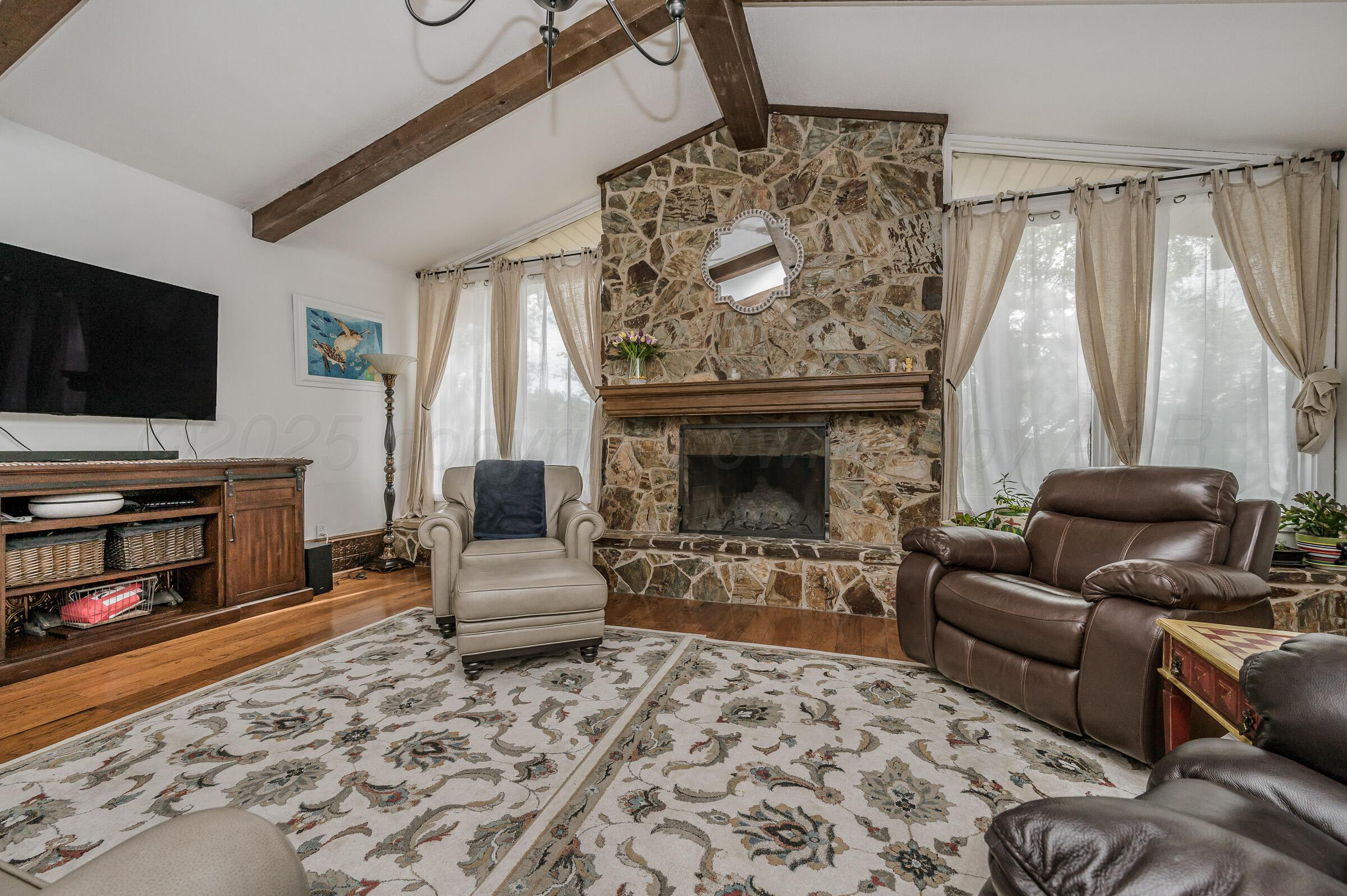 81 Country Club Drive Property Photo 5