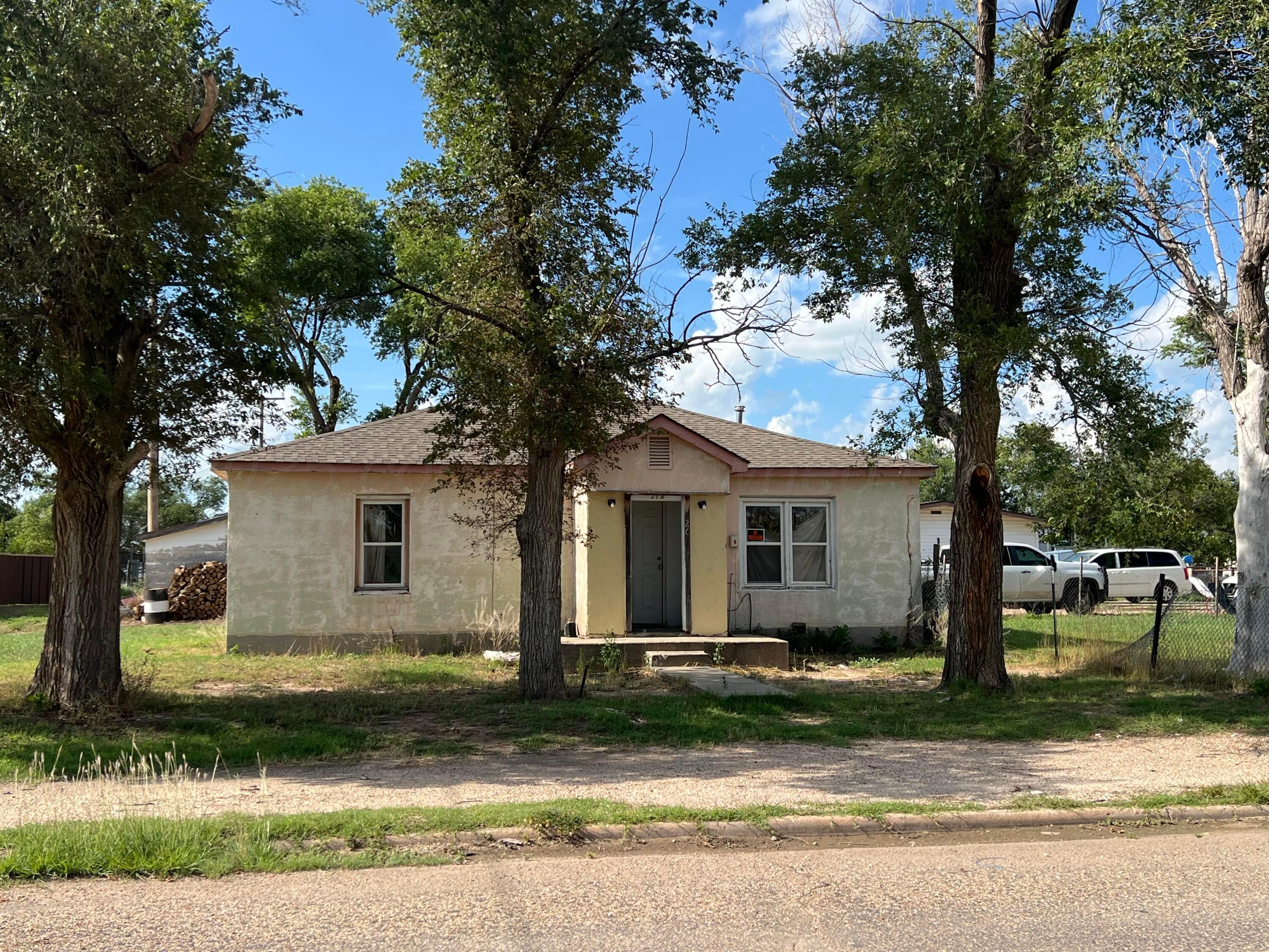 226 E 3rd Street Property Photo 1