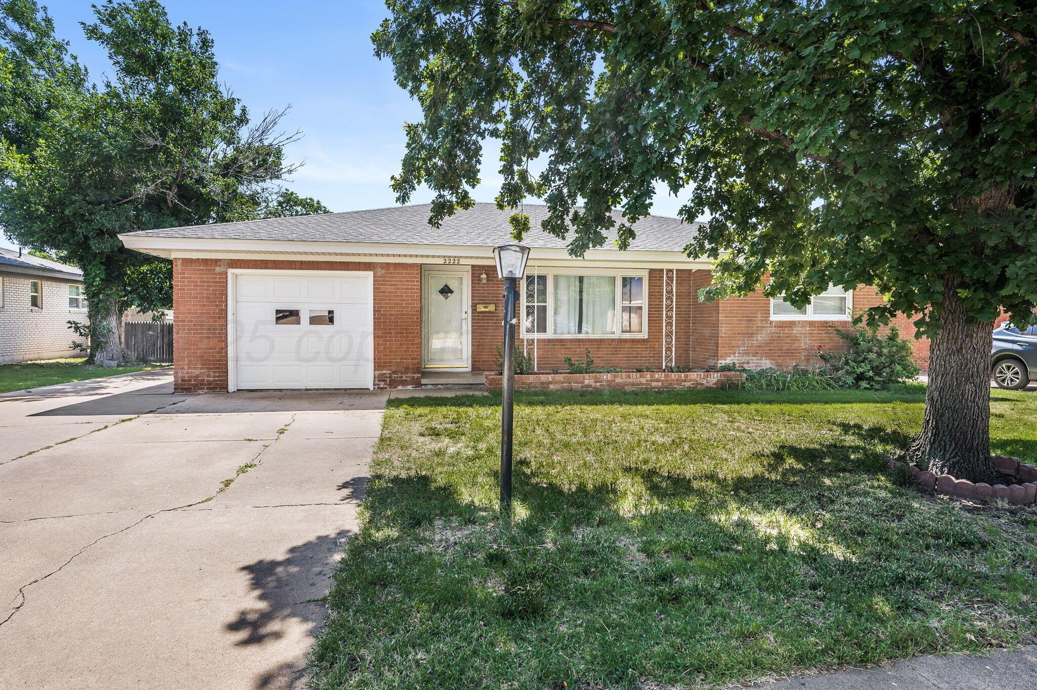 2222 N Chestnut Drive Property Photo 1