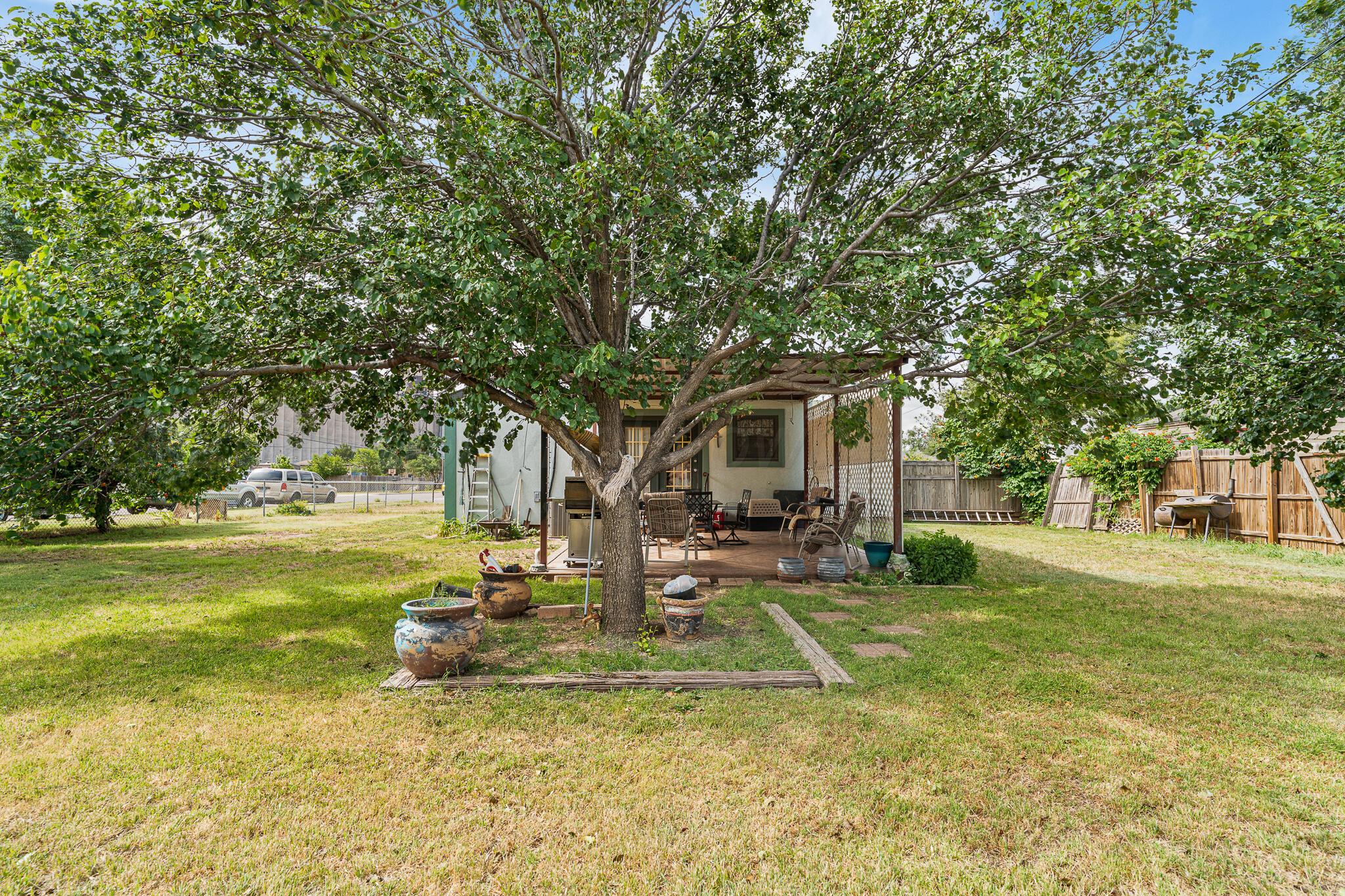 2933 Brook Avenue Property Photo 1