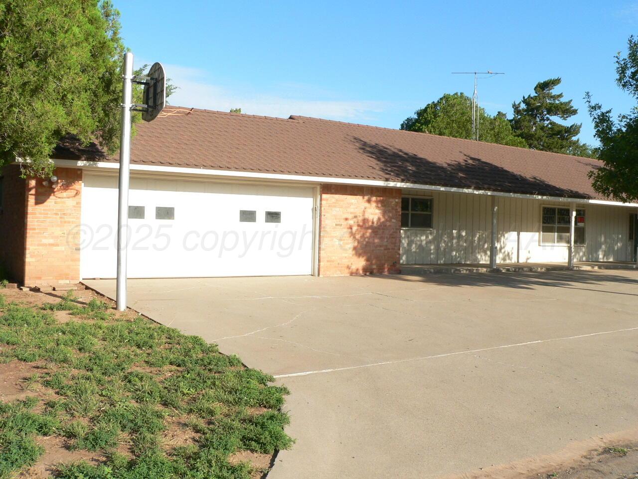 111 Apache Street Property Photo 1
