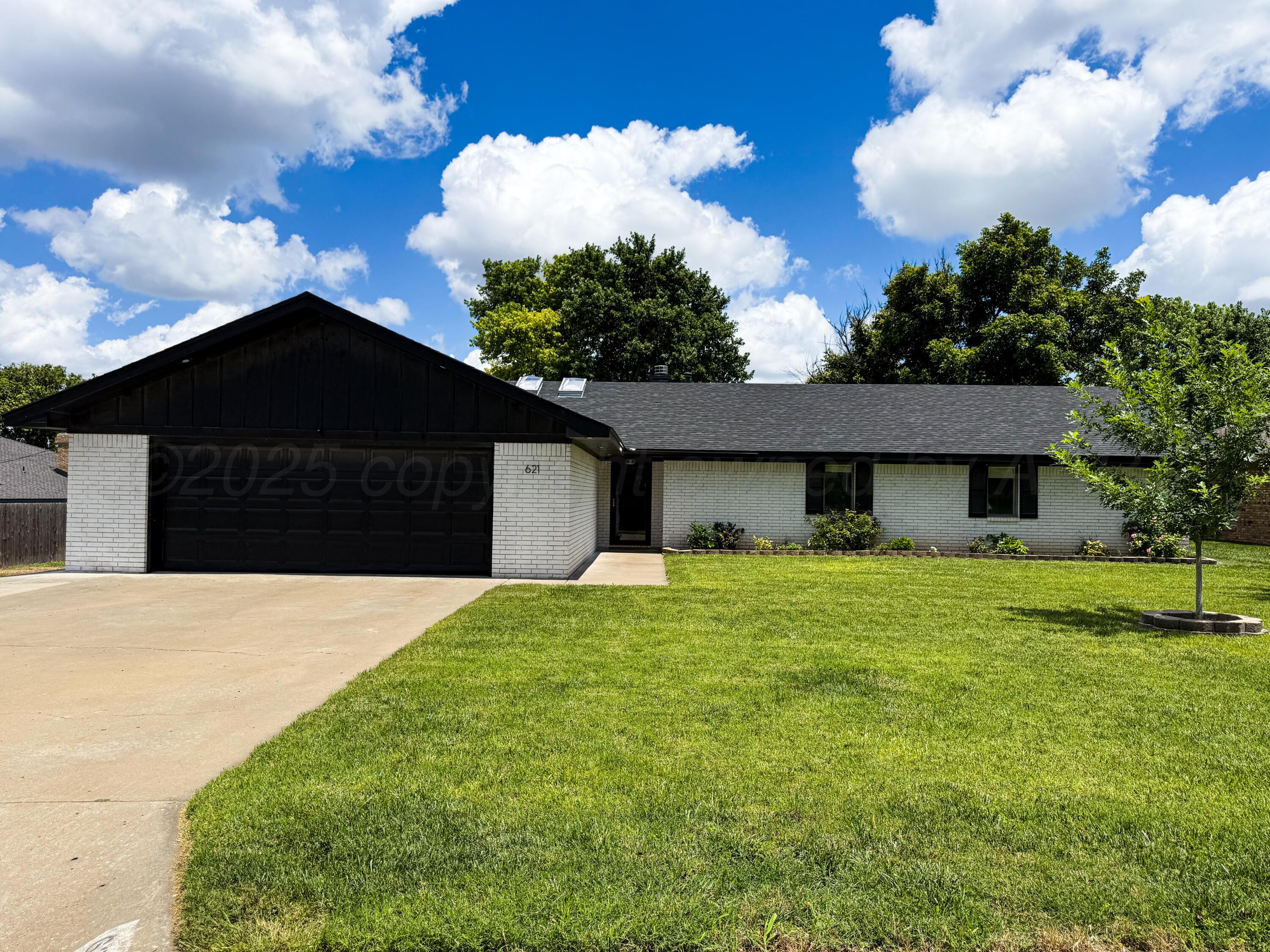 621 Hillshire Street Property Photo 1