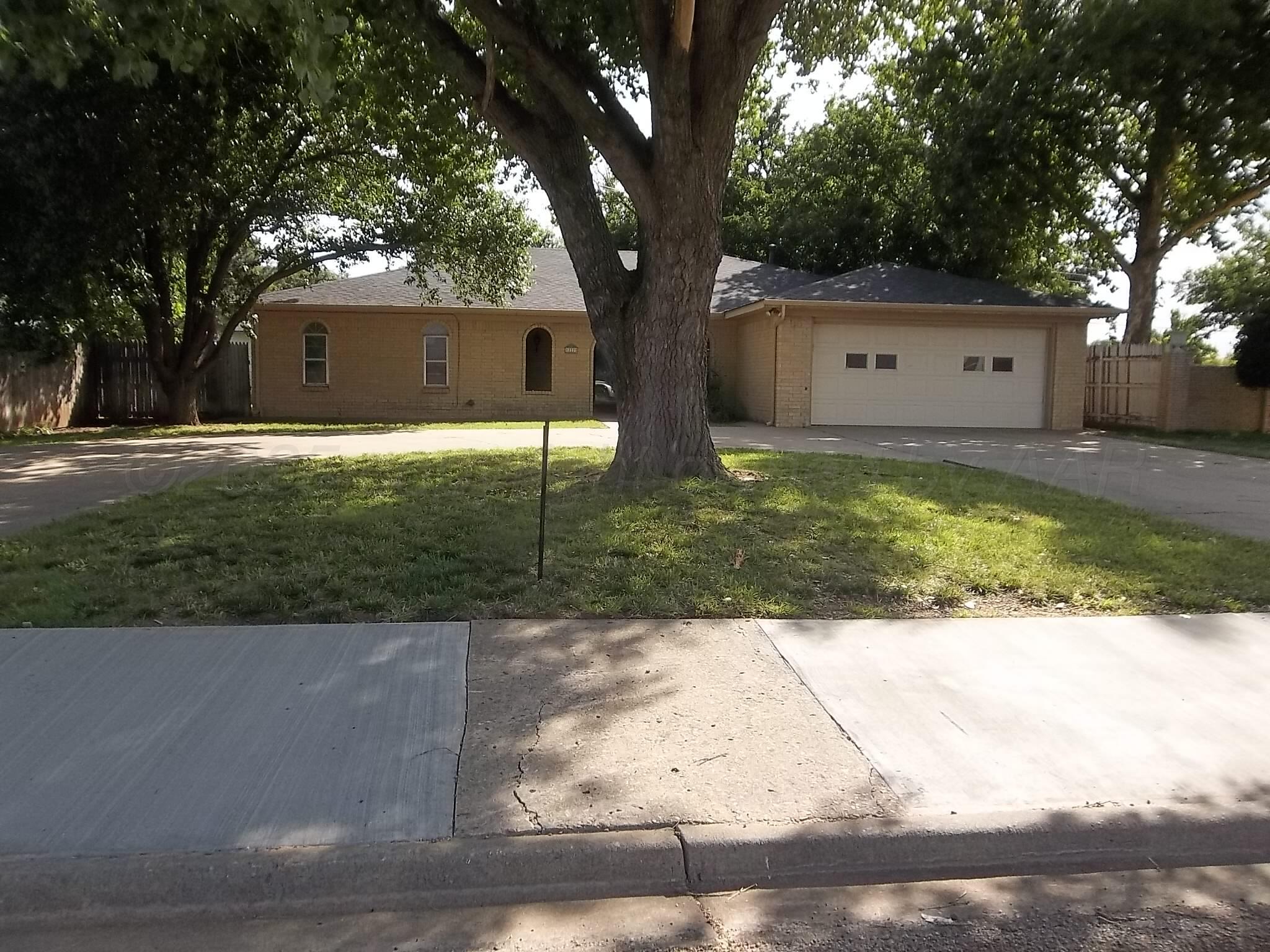 222 Inverness St Property Photo 1