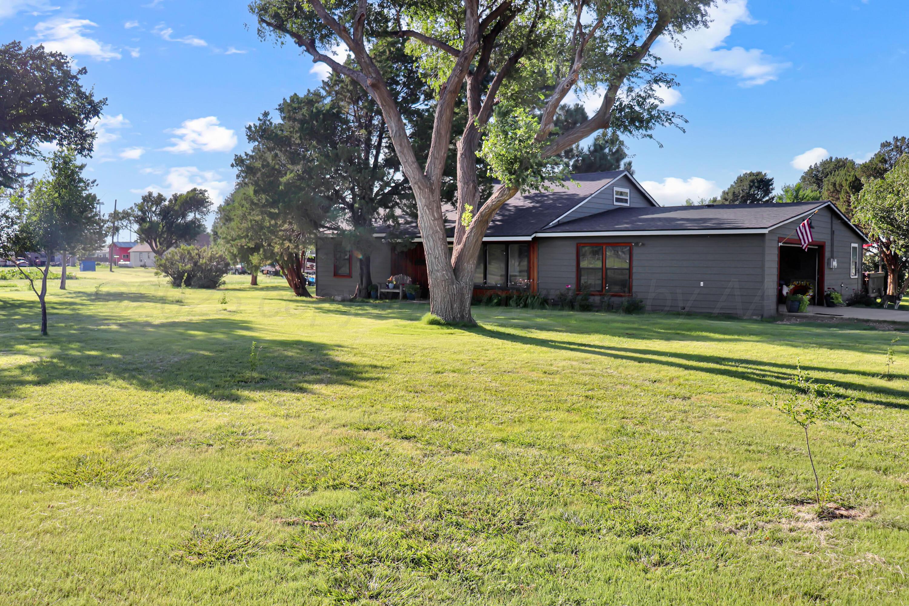105 E Matador Drive Property Photo 1