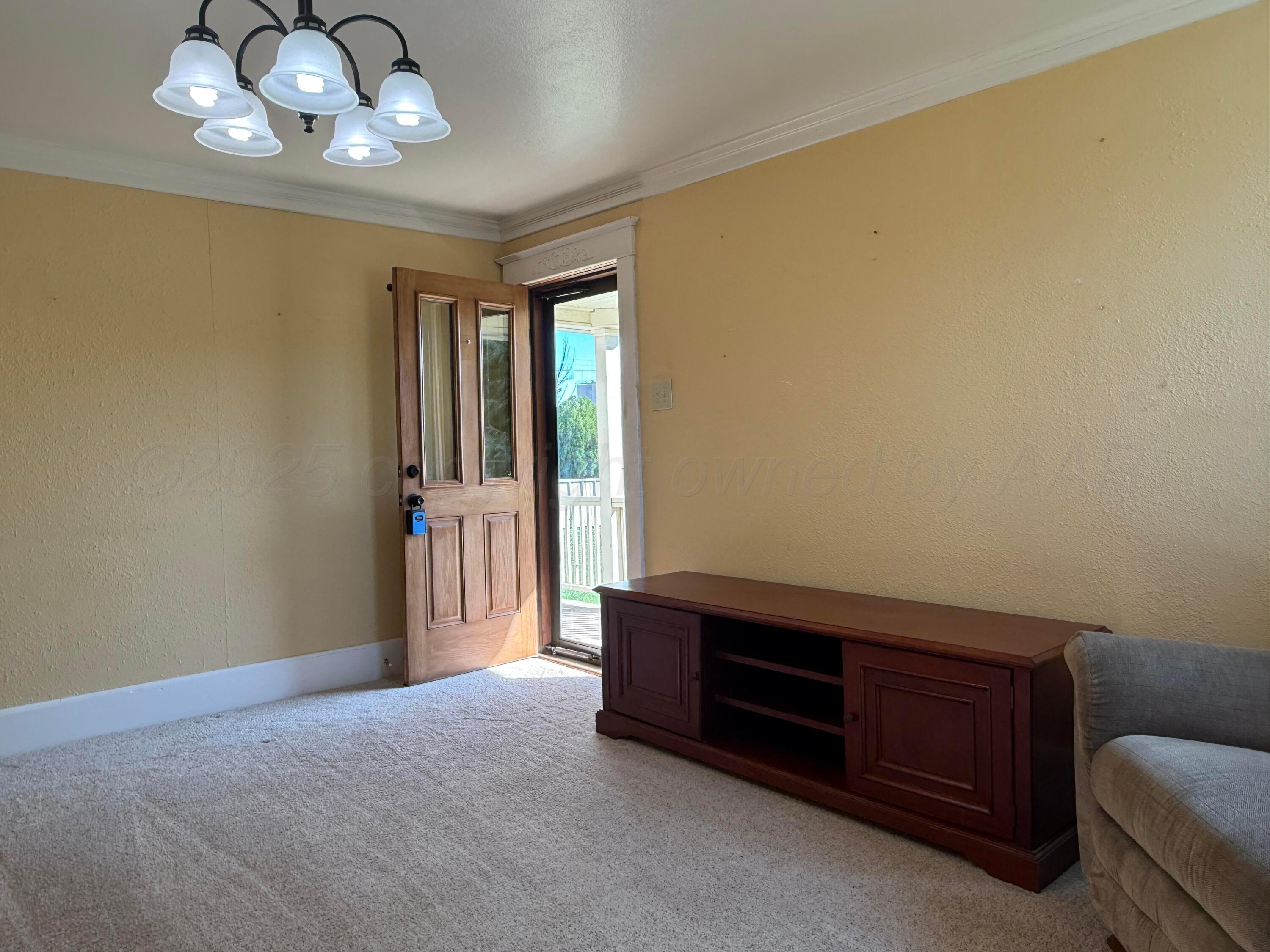 220 N Wall Street Property Photo 1
