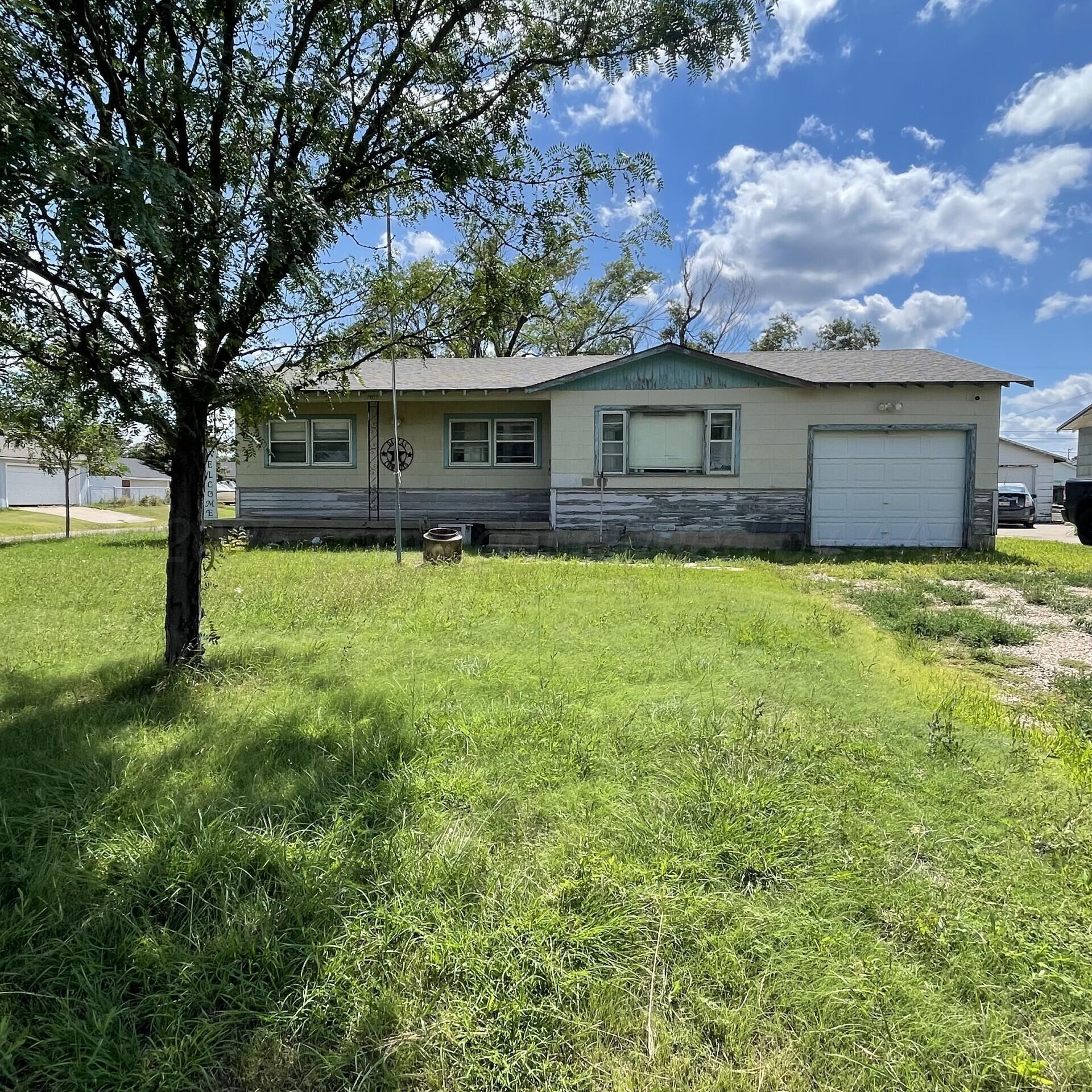 608 S Longwood Avenue Property Photo 1
