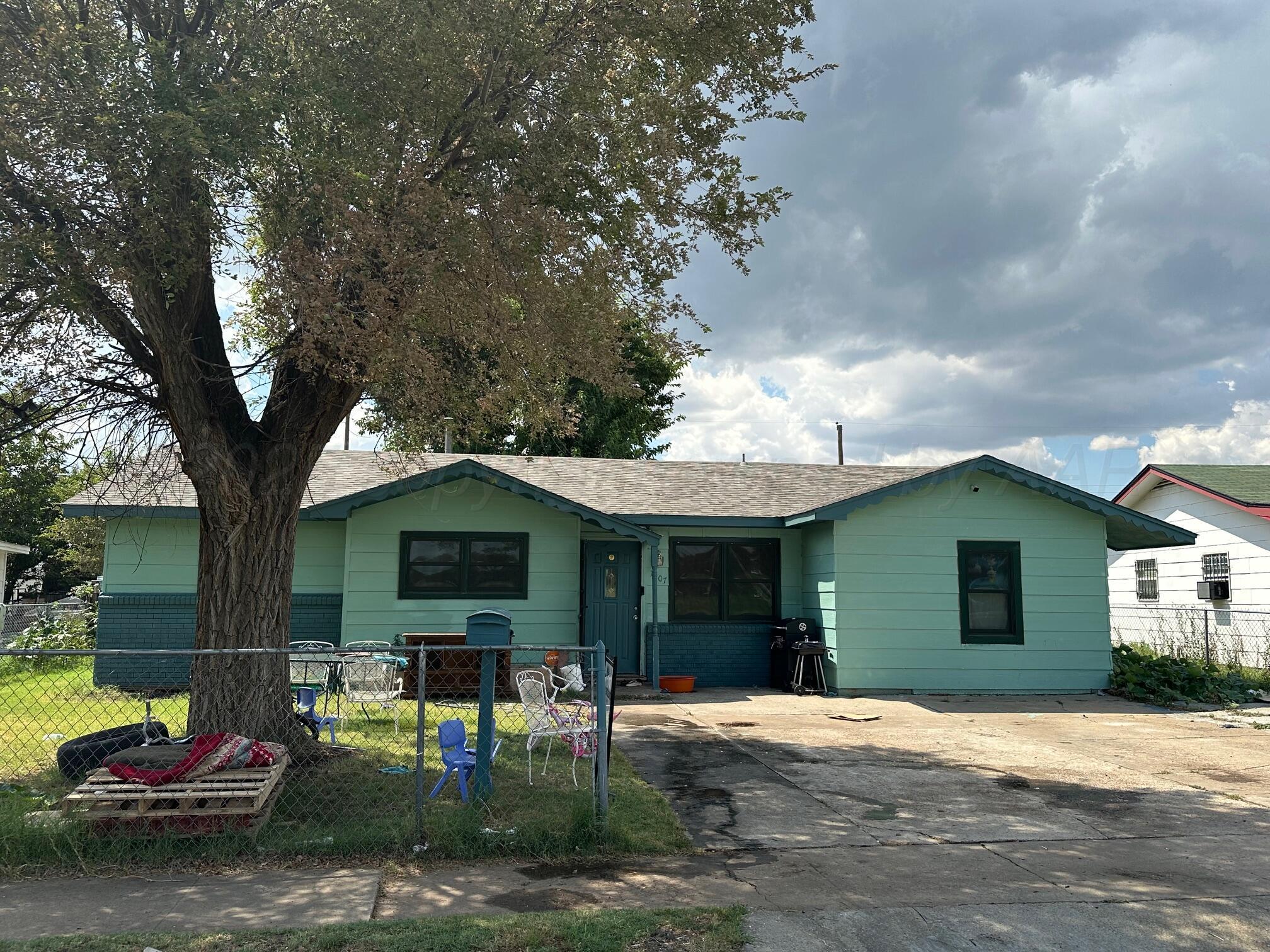 1607 Evergreen Street Property Photo 1
