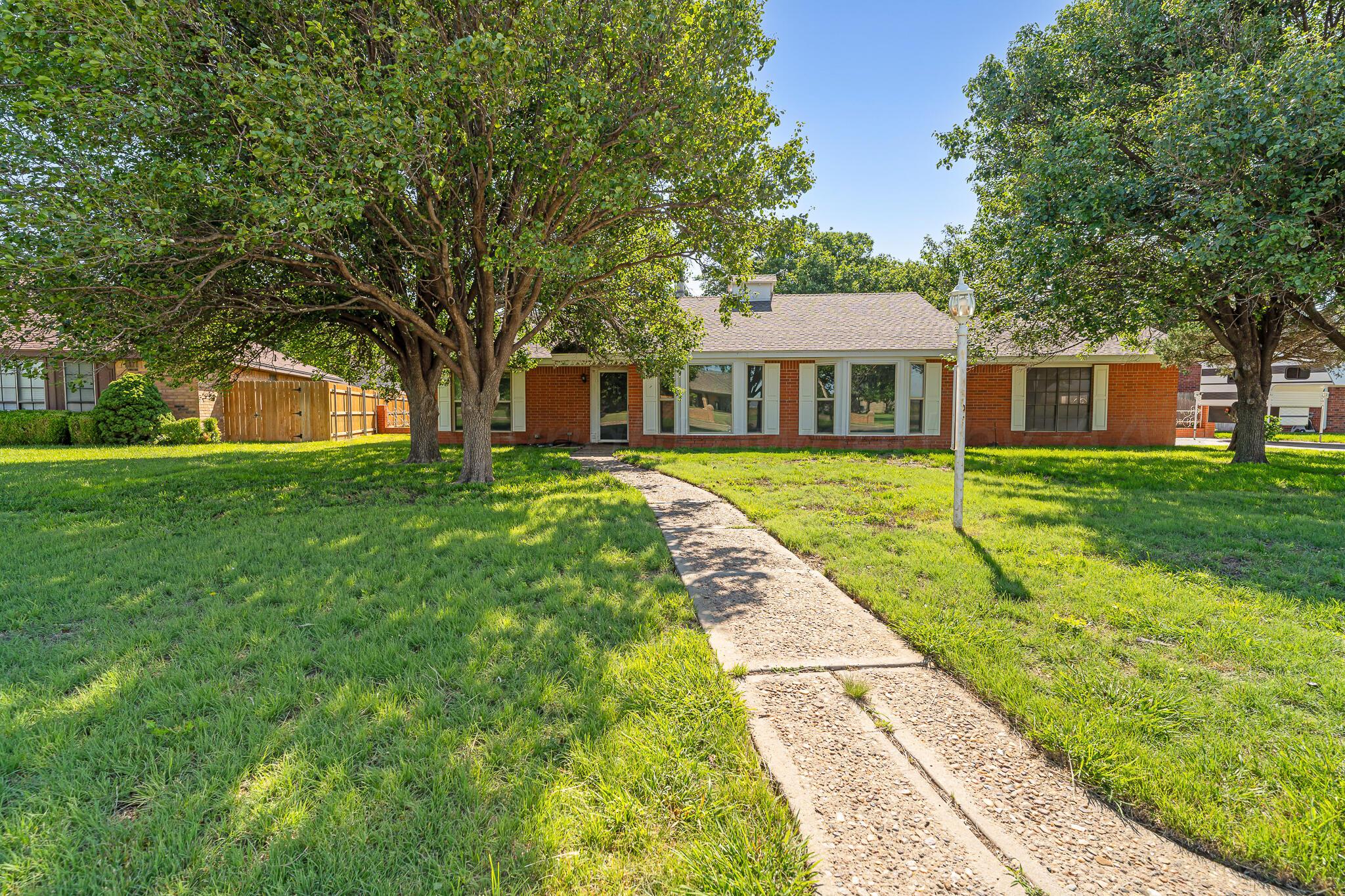 1604 Country Lane Property Photo 1